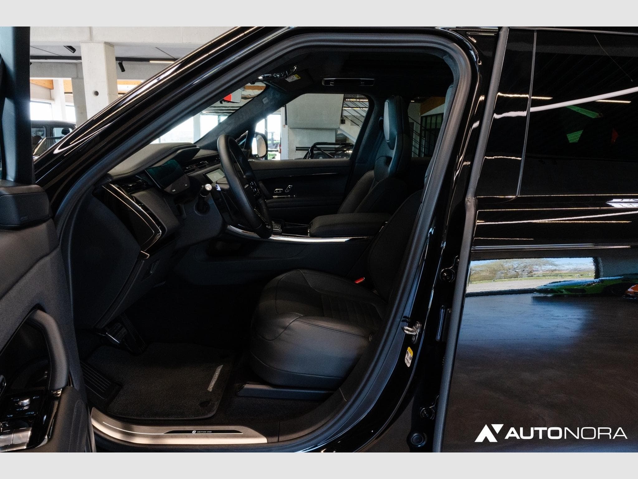 Land-Rover Range Rover Sport SV 635 Edition One (2024) - Photo 11