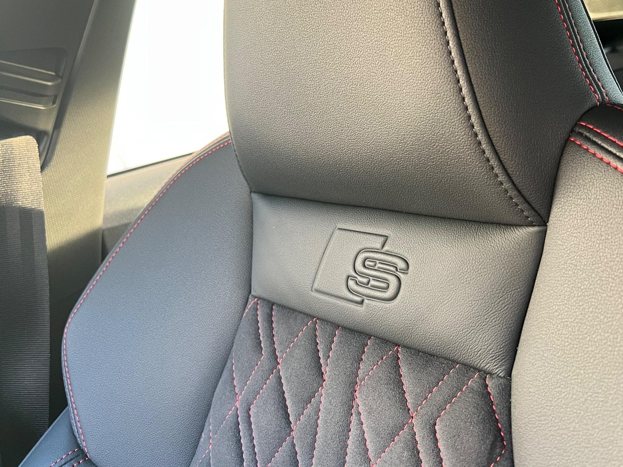 Audi A3 35 S-Line S-Tronic (2023) - Photo 2