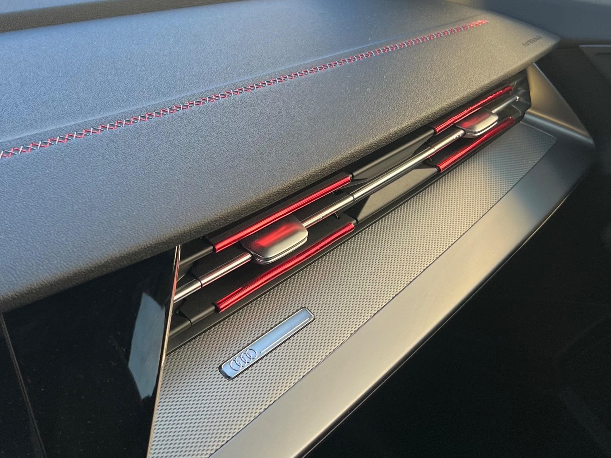 Audi A3 35 S-Line S-Tronic (2023) - Photo 3