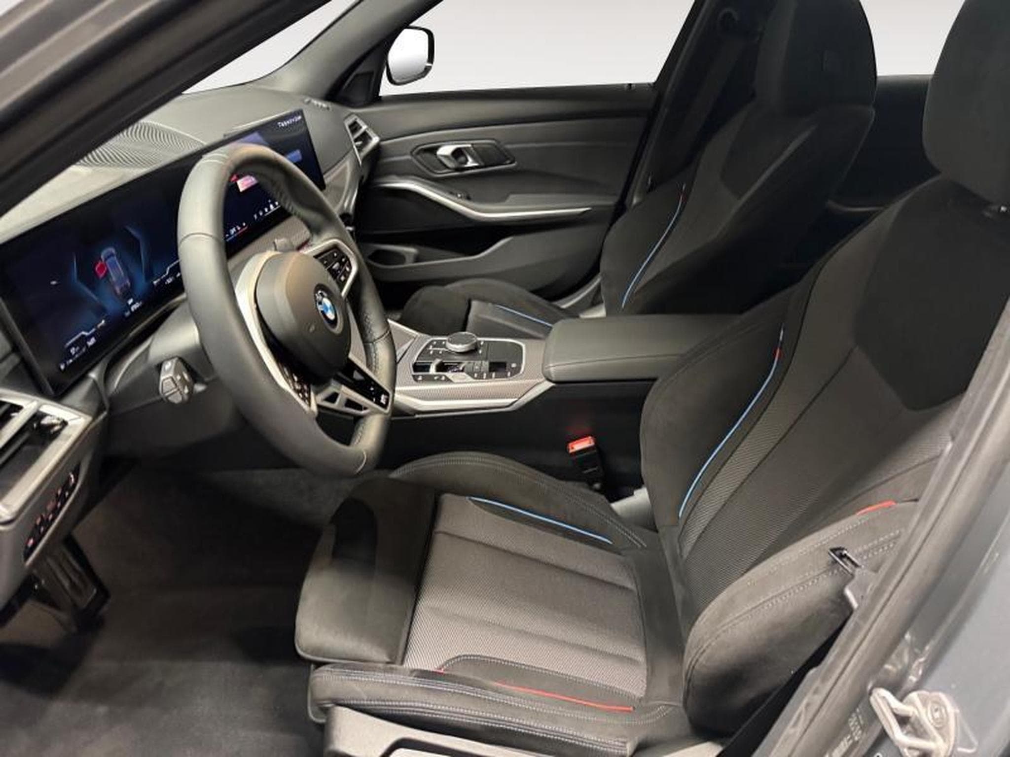 BMW 330 xDrive Touring (2025) - Foto 6