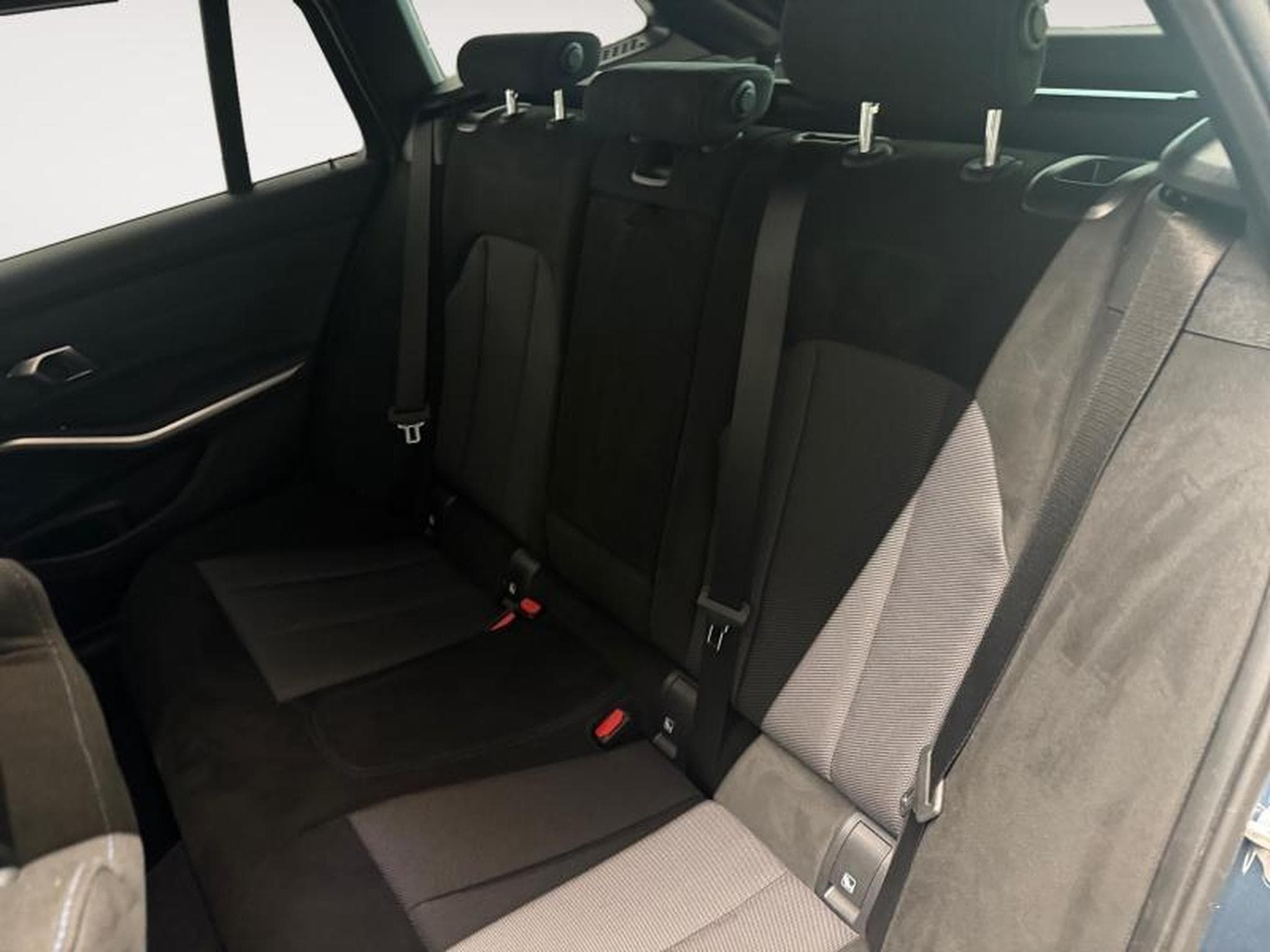 BMW 330 xDrive Touring (2025) - Foto 12