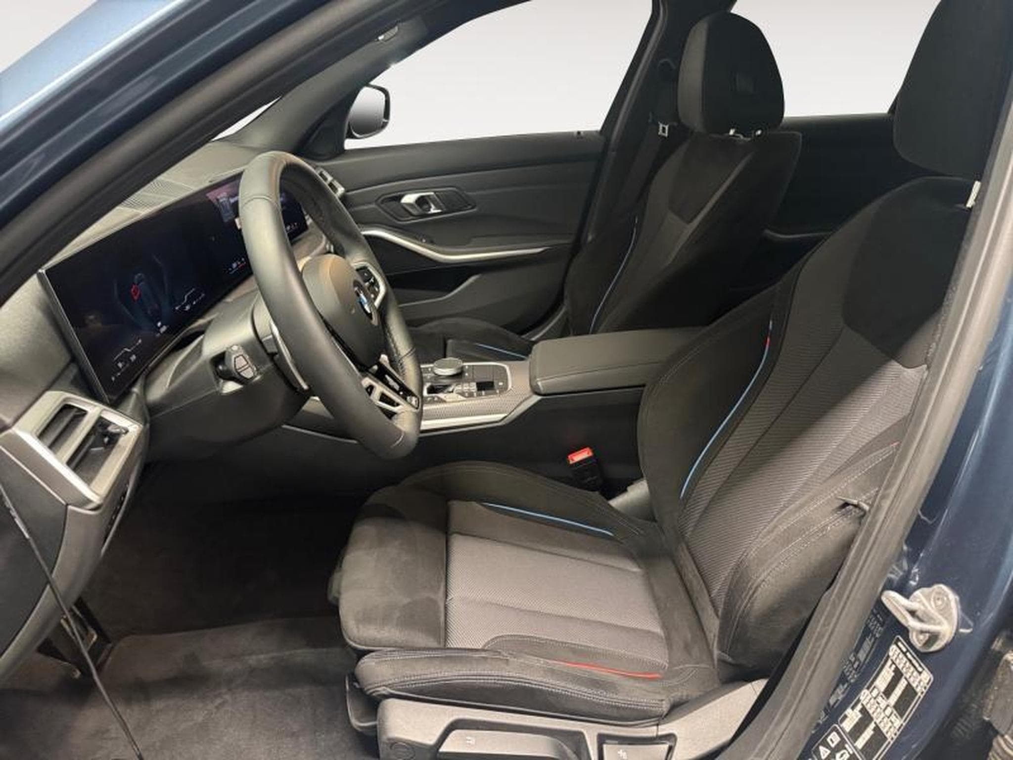 BMW 330 xDrive Touring (2025) - Foto 6