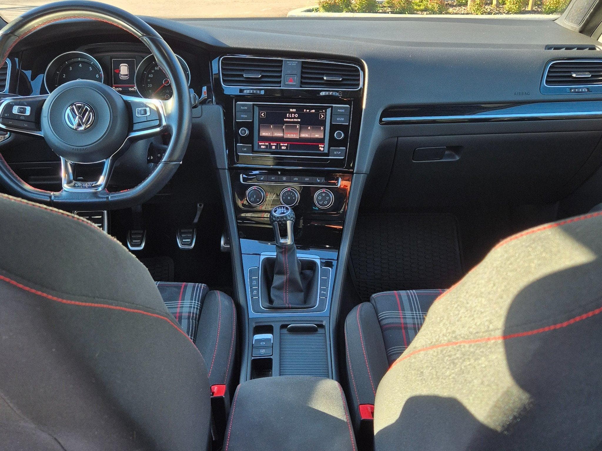 VW Golf GTI (2017) - Photo 5