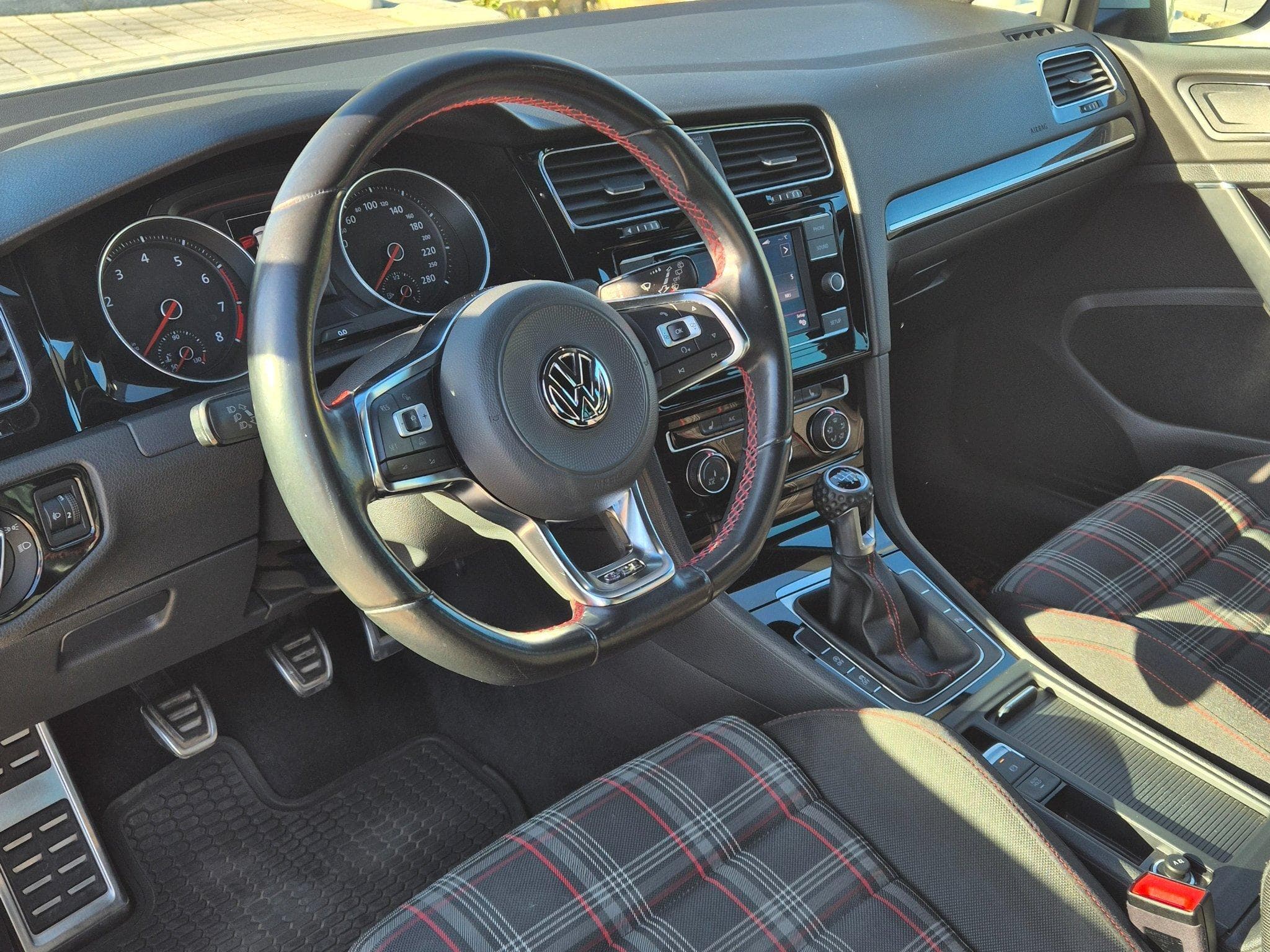 VW Golf GTI (2017) - Photo 7