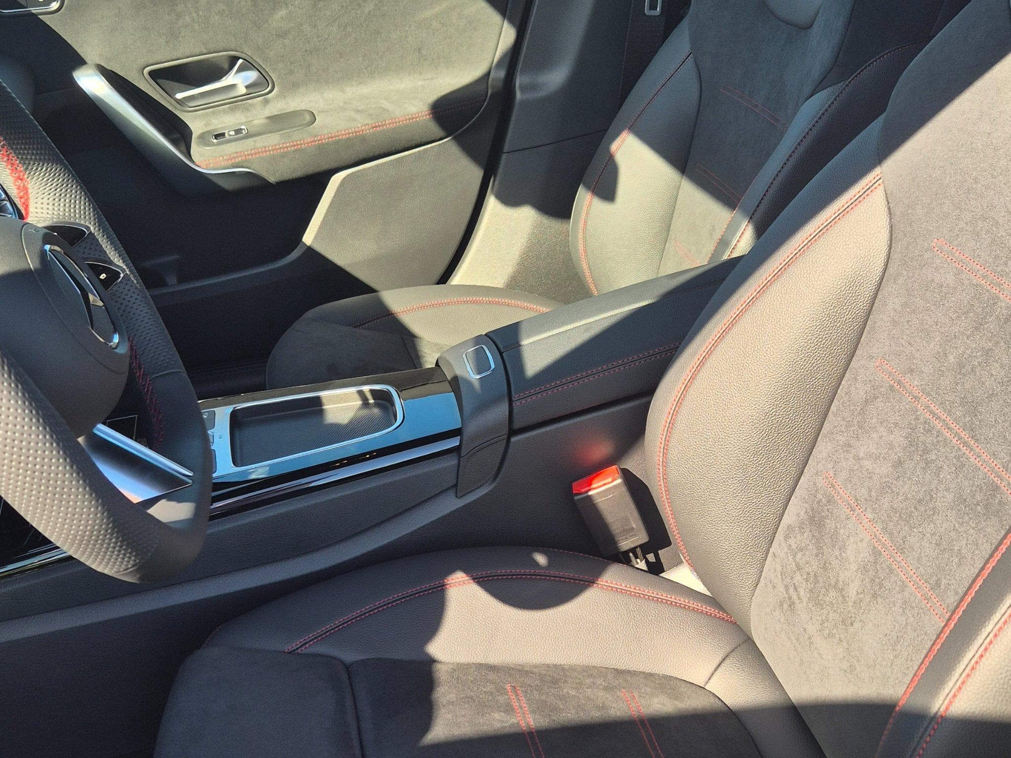 Mercedes A 180 A 180 D 116cv AMG LINE Auto 8G-DCT (2026) - Photo 6