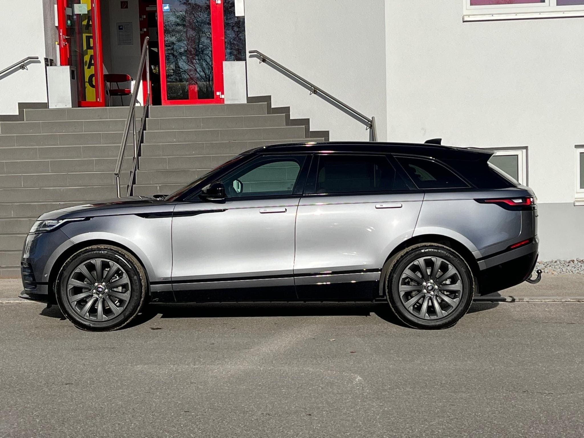 Land-Rover Range Rover Velar R-Dynamic SE (2020) - Photo 3