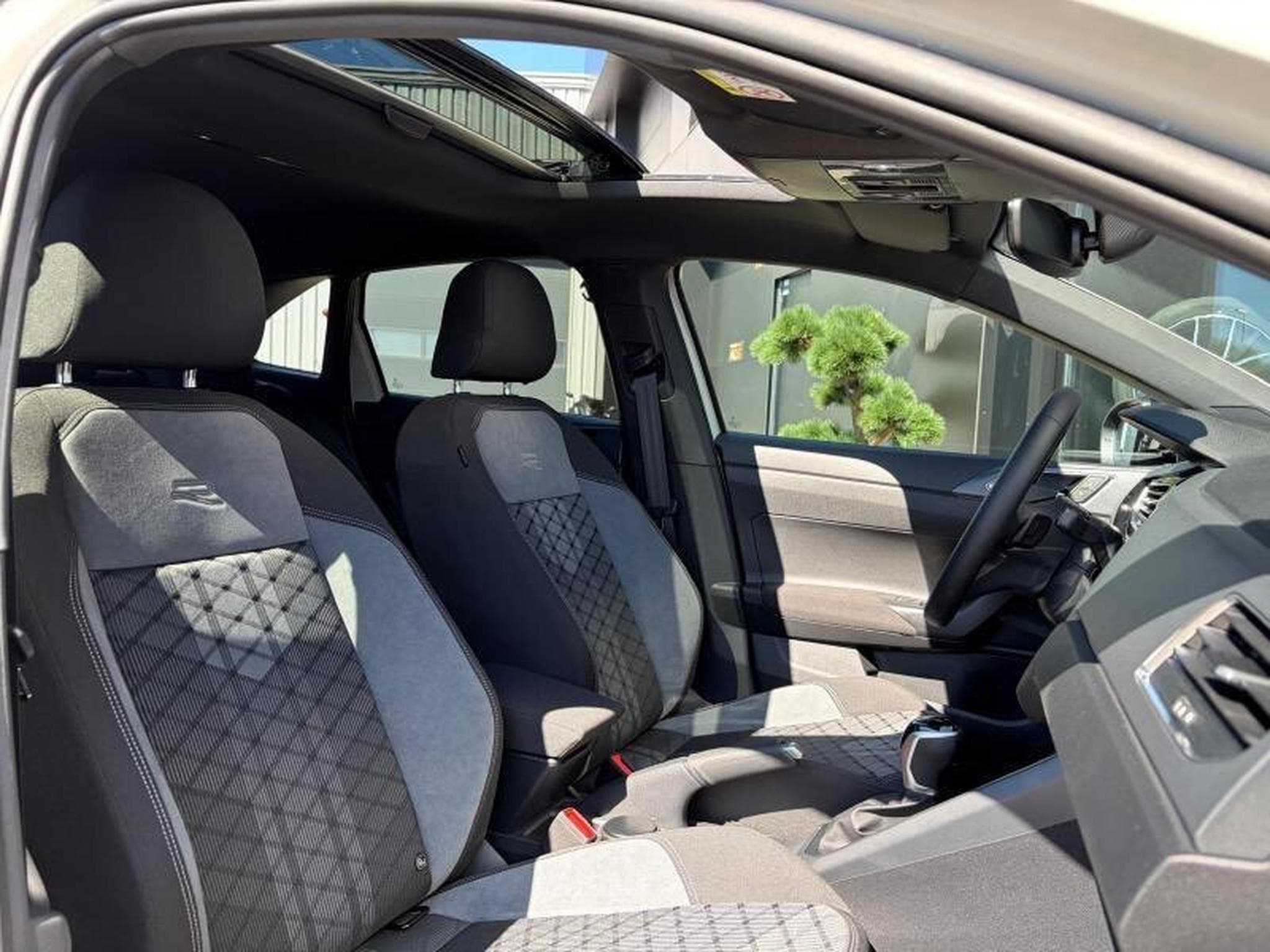 VW Taigo R-LINE 1.5L 150 CV (2025) - Foto 8