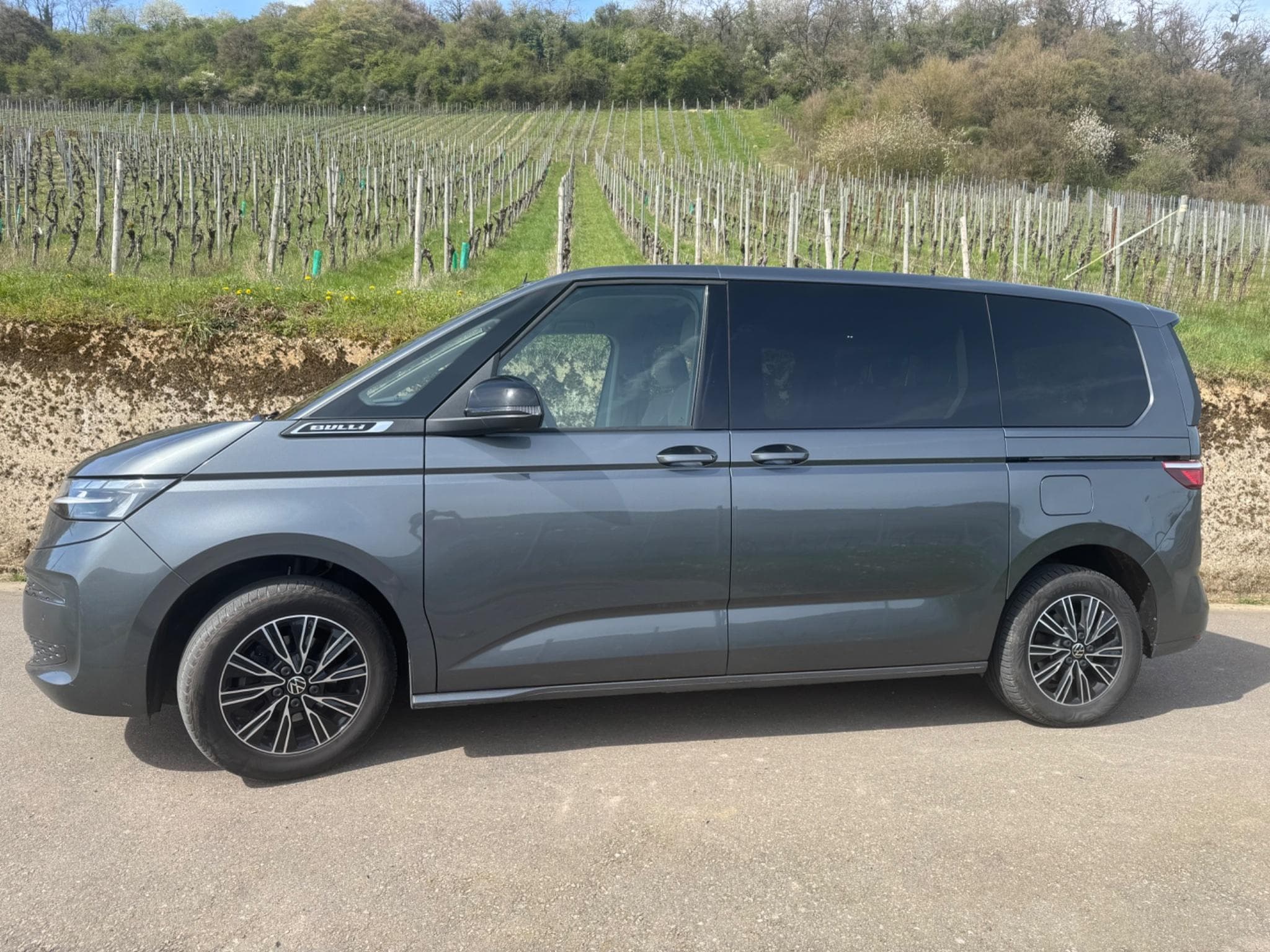 VW Multivan VW T7 Multivan Life 110 TDI (2024) - Foto 1