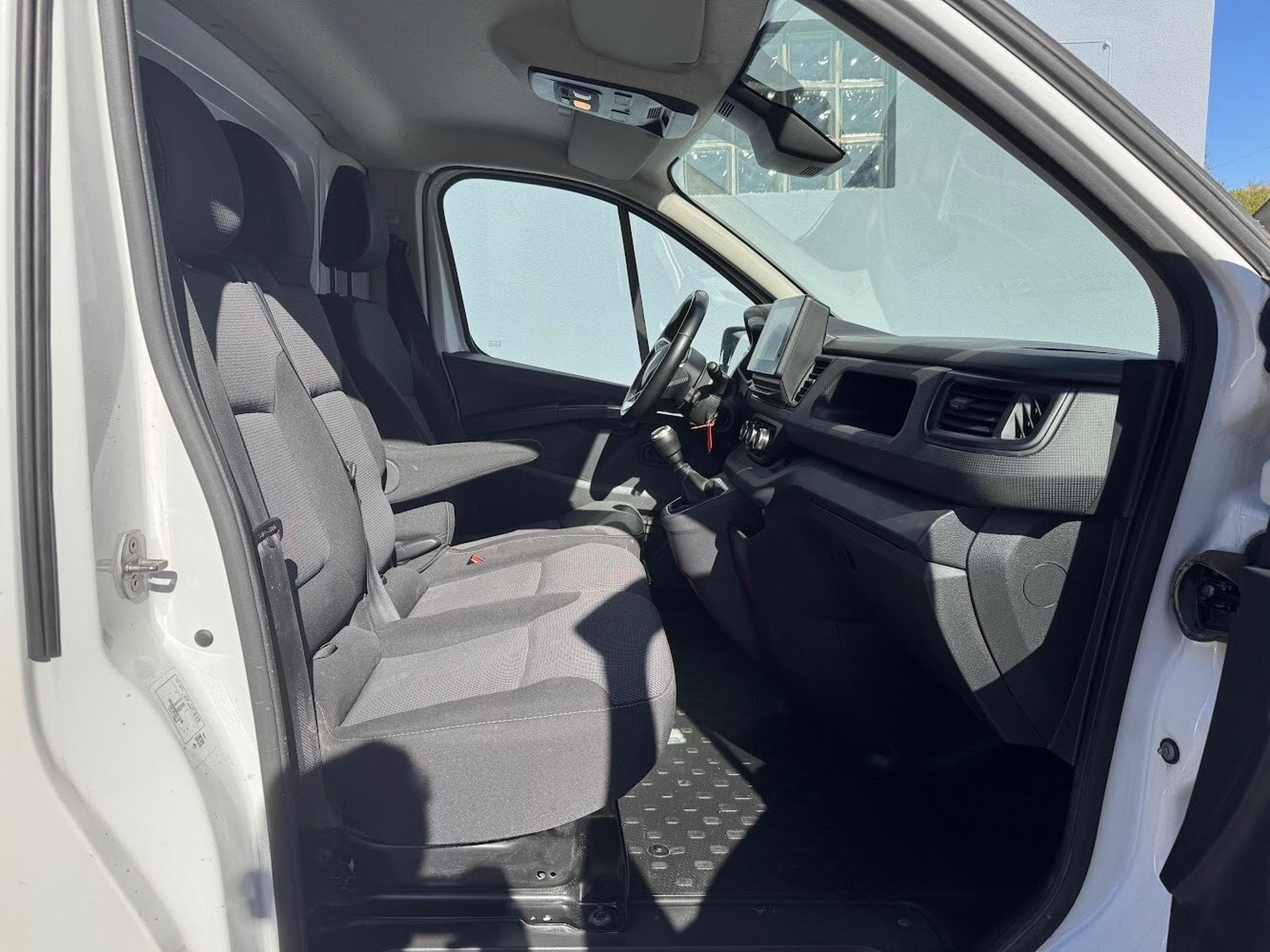 Renault Trafic L2H1 2,0 DCI 130 CV 1ERE MAIN (2022) - Photo 12