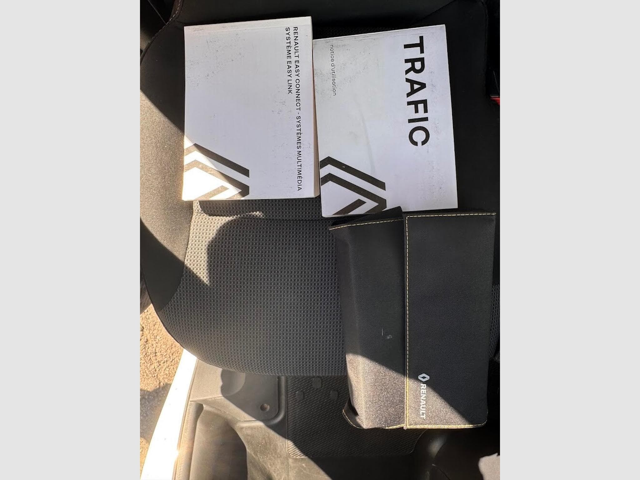 Renault Trafic L2H1 2,0 DCI 130 CV 1ERE MAIN (2022) - Photo 15