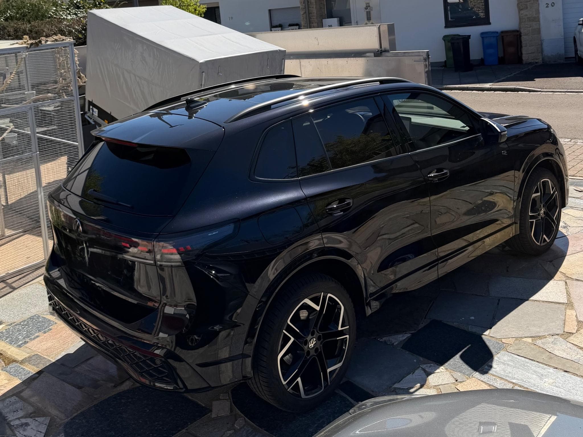 VW Tiguan R-Line (2024) - Photo 2