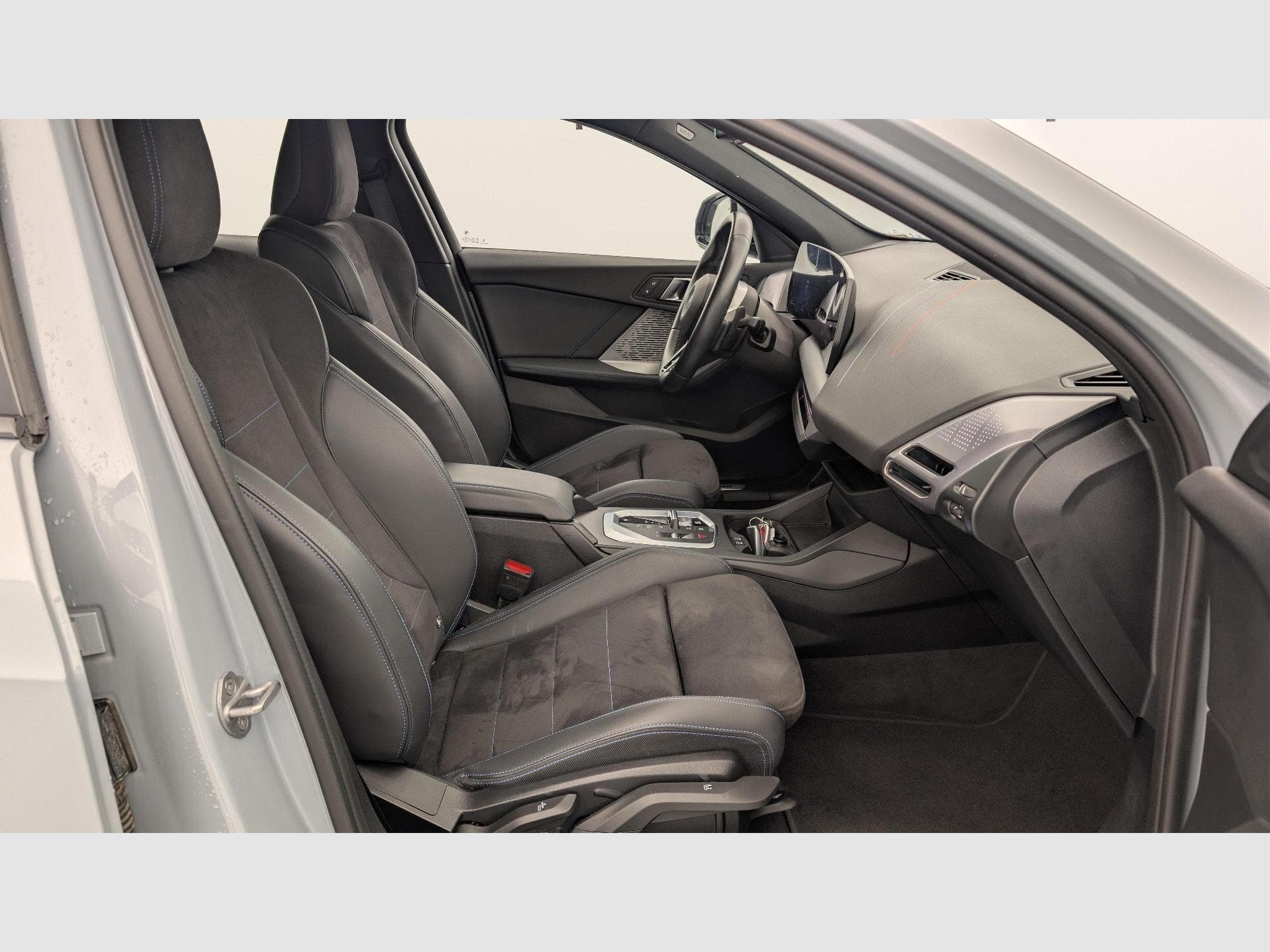 BMW 120 120d DKG7 M Sport Diesel/Electrique (2025) - Photo 12