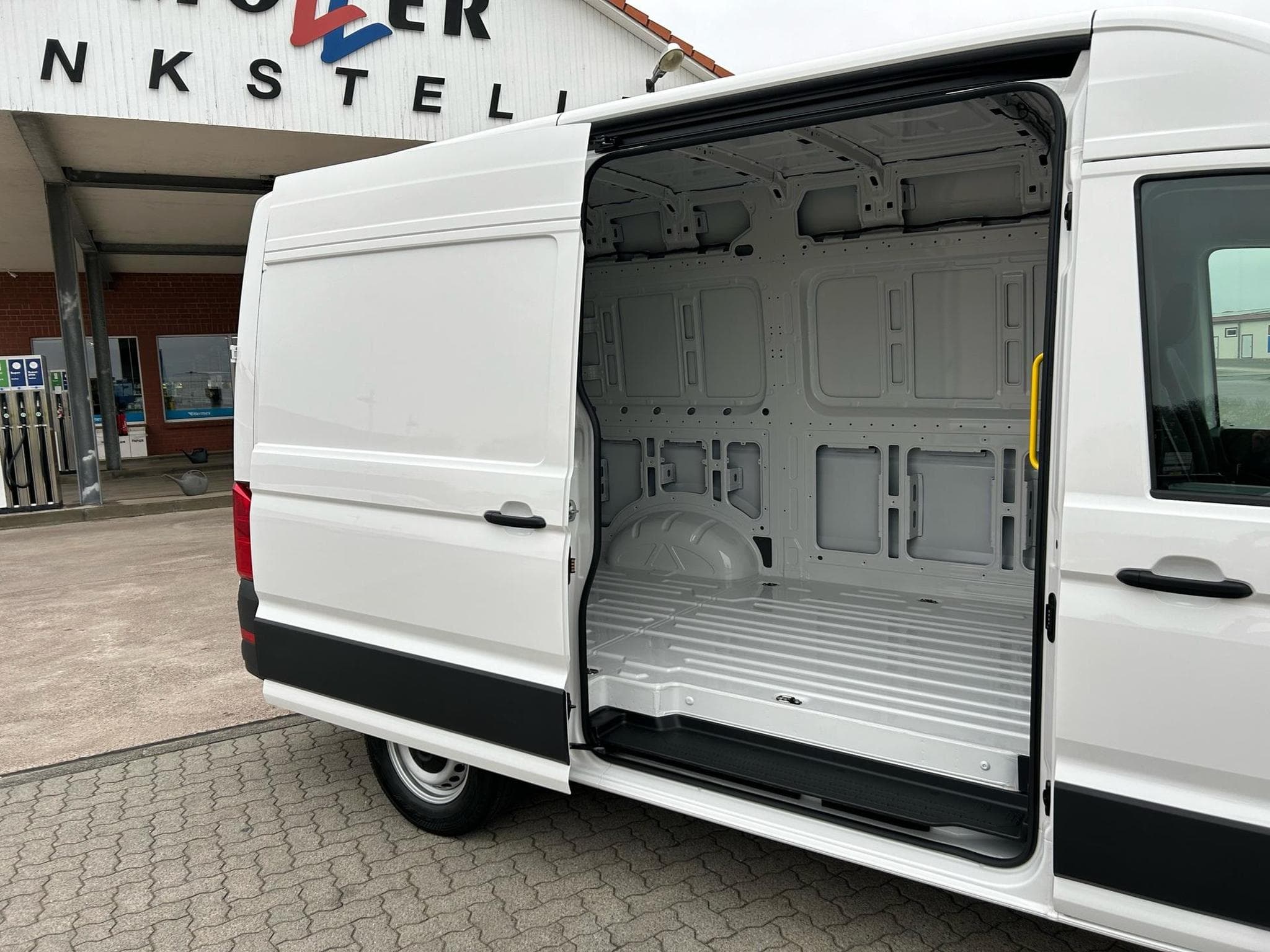 VW Crafter 35 2.0 TDI (2026) - Photo 15