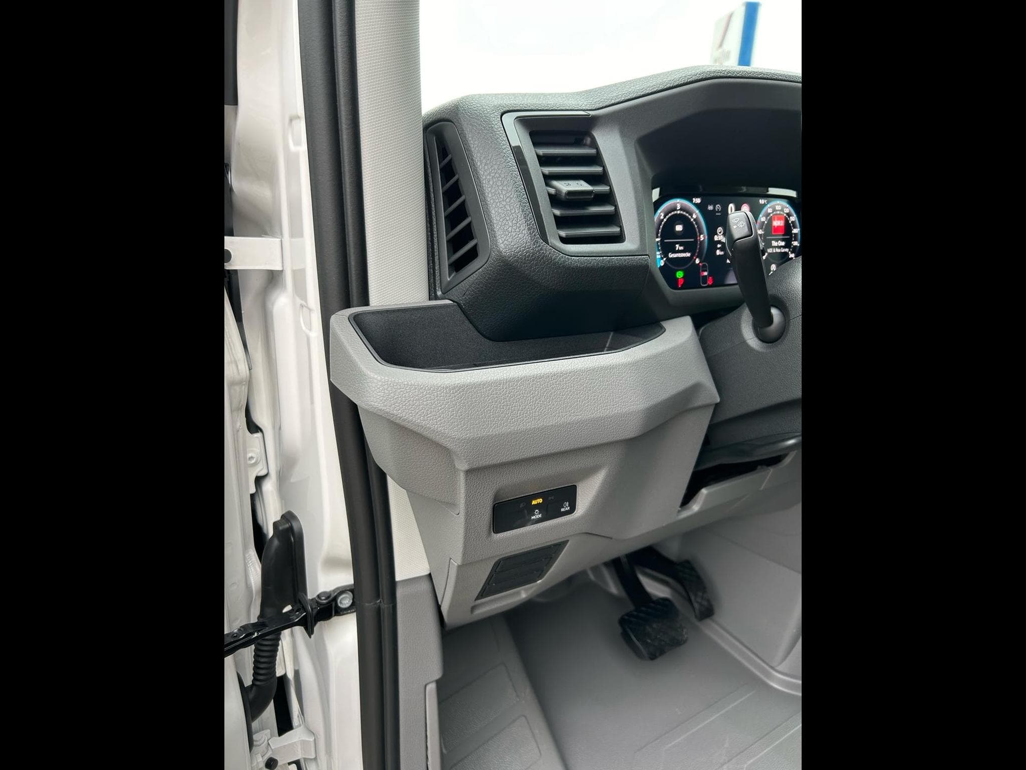 VW Crafter 35 2.0 TDI (2026) - Photo 4