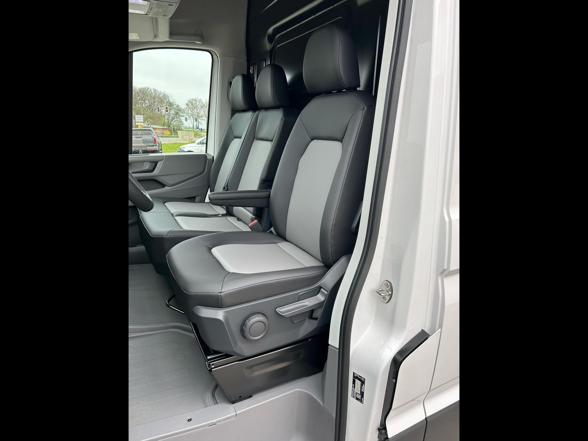 VW Crafter 35 2.0 TDI (2026) - Photo 5