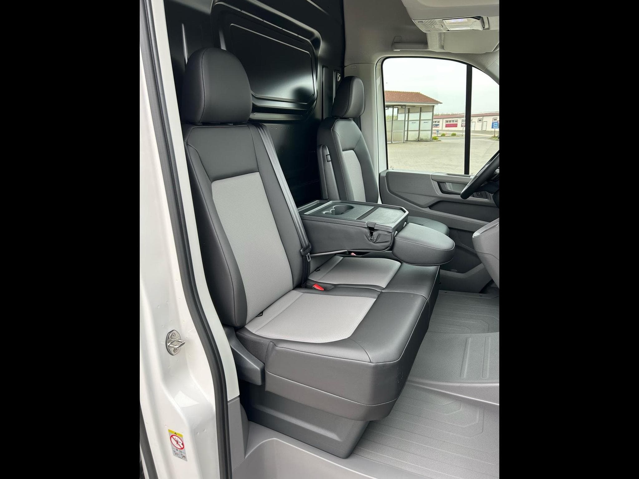 VW Crafter 35 2.0 TDI (2026) - Photo 6