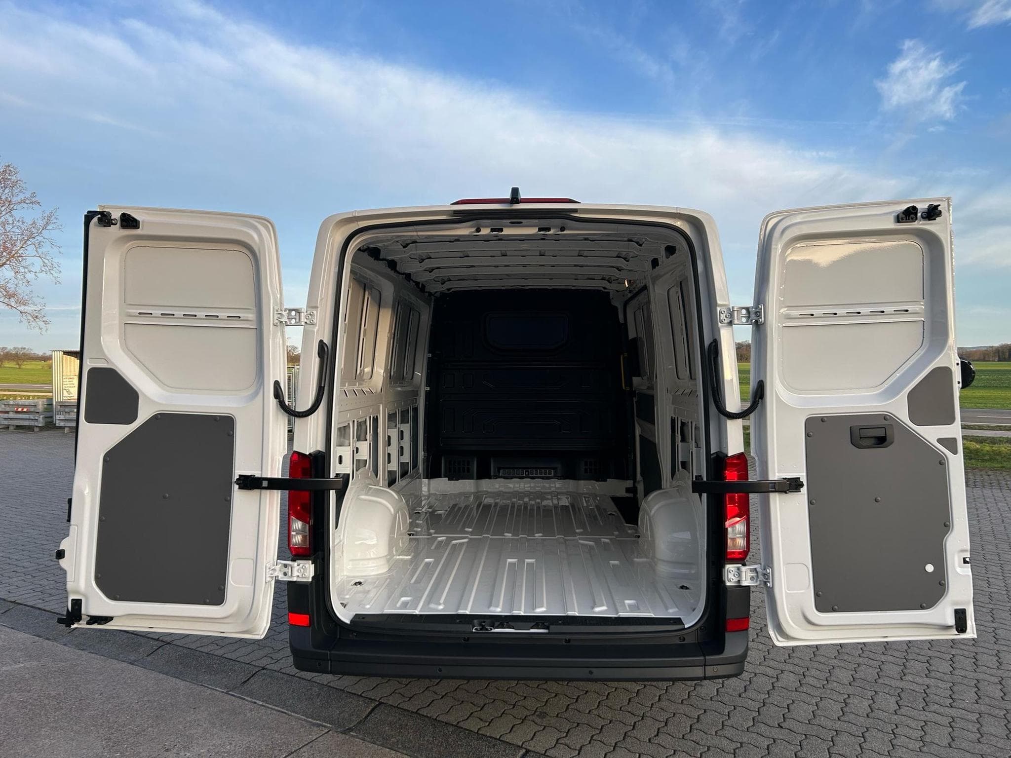 VW Crafter 30 2.0 TDI (2026) - Foto 18