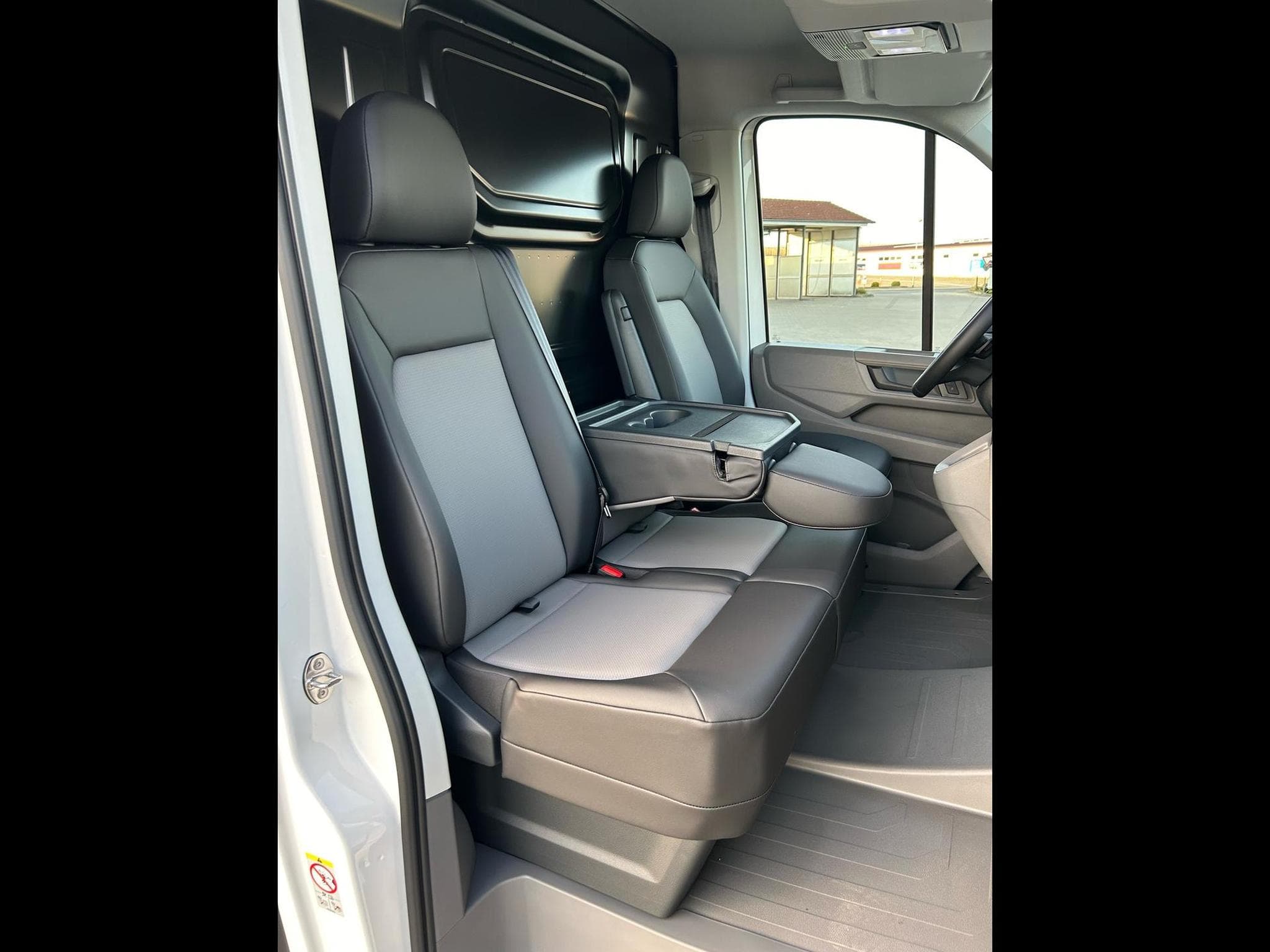 VW Crafter 30 2.0 TDI (2026) - Foto 6