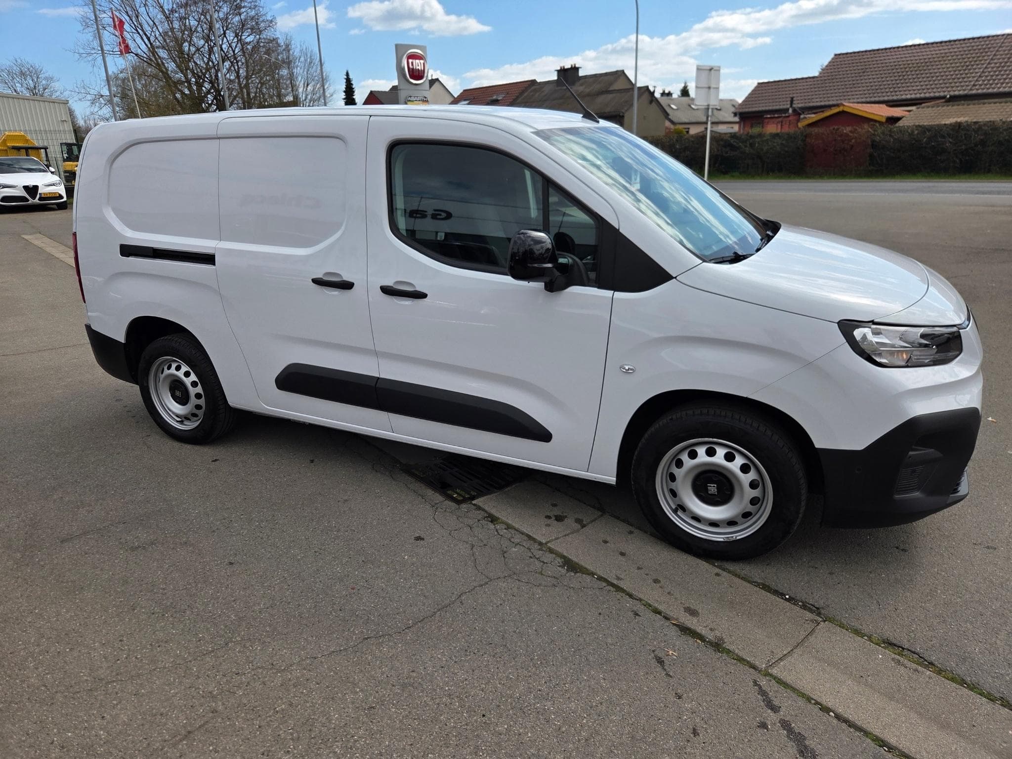 Fiat Doblo VAN L2 HEAVY 1.5 HDI 130 AUTO CV (2025) - Photo 3