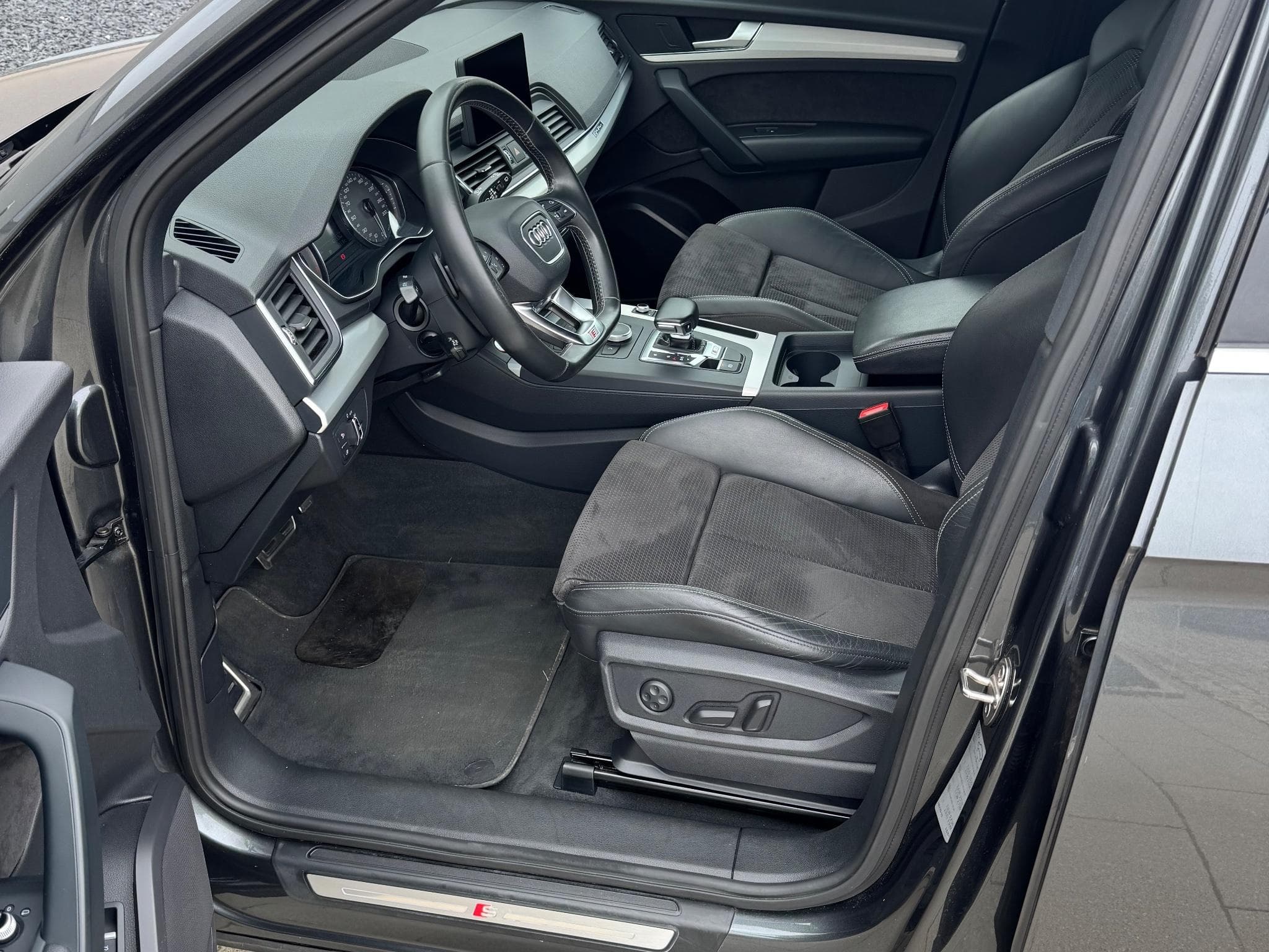 Audi SQ5 (2017) - Photo 2