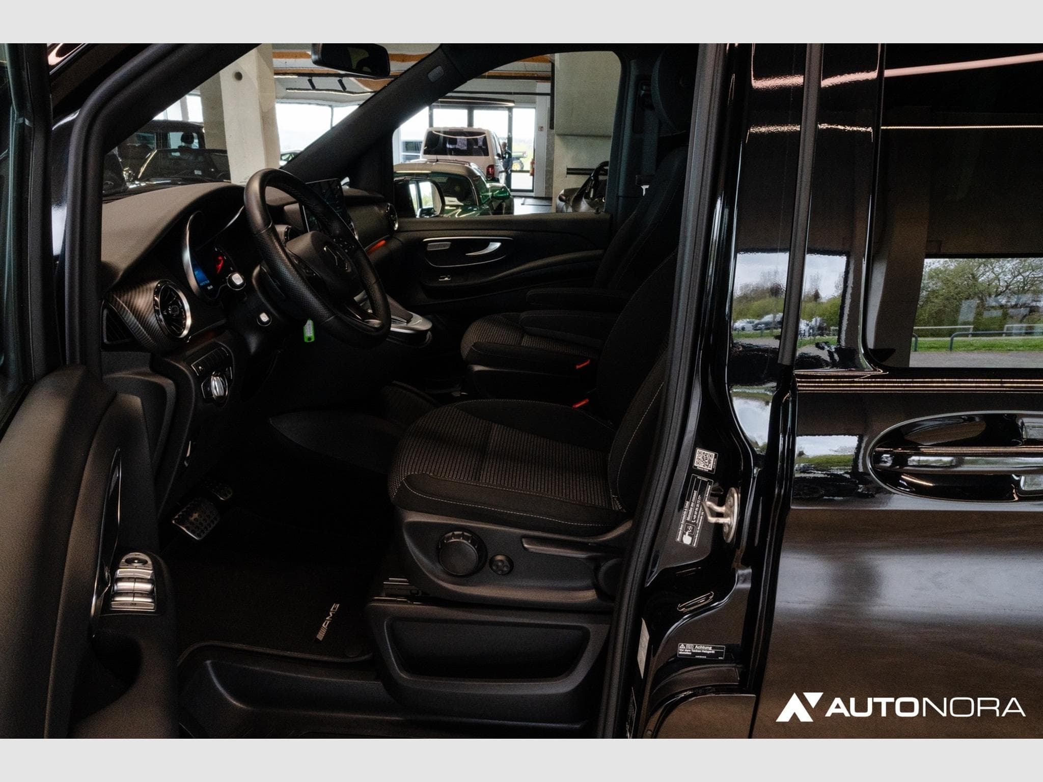 Mercedes V V 250d Edition lang AMG Line (2023) - Photo 11