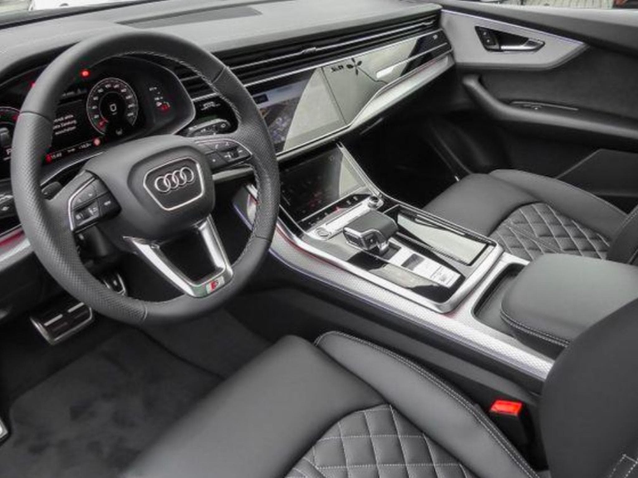 Audi Q8 S-line extérieur intérieur (2024) - Photo 3