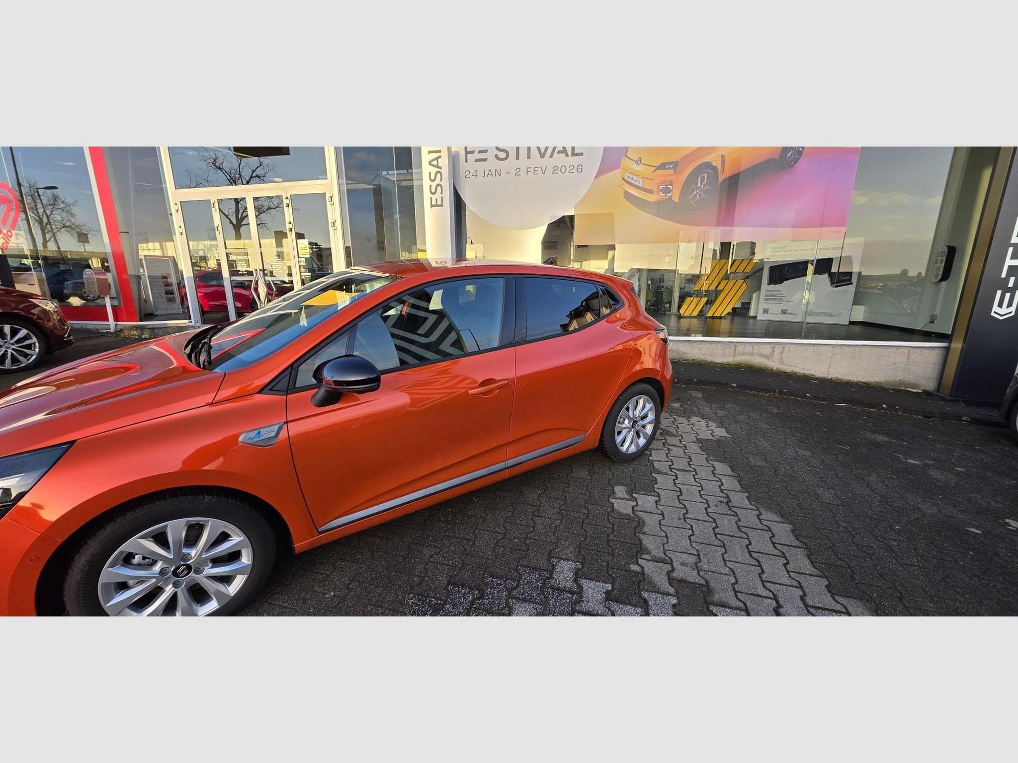 Renault Clio FULL HYBRID 145 ESPRIT ALPINE (2025) - Photo 1