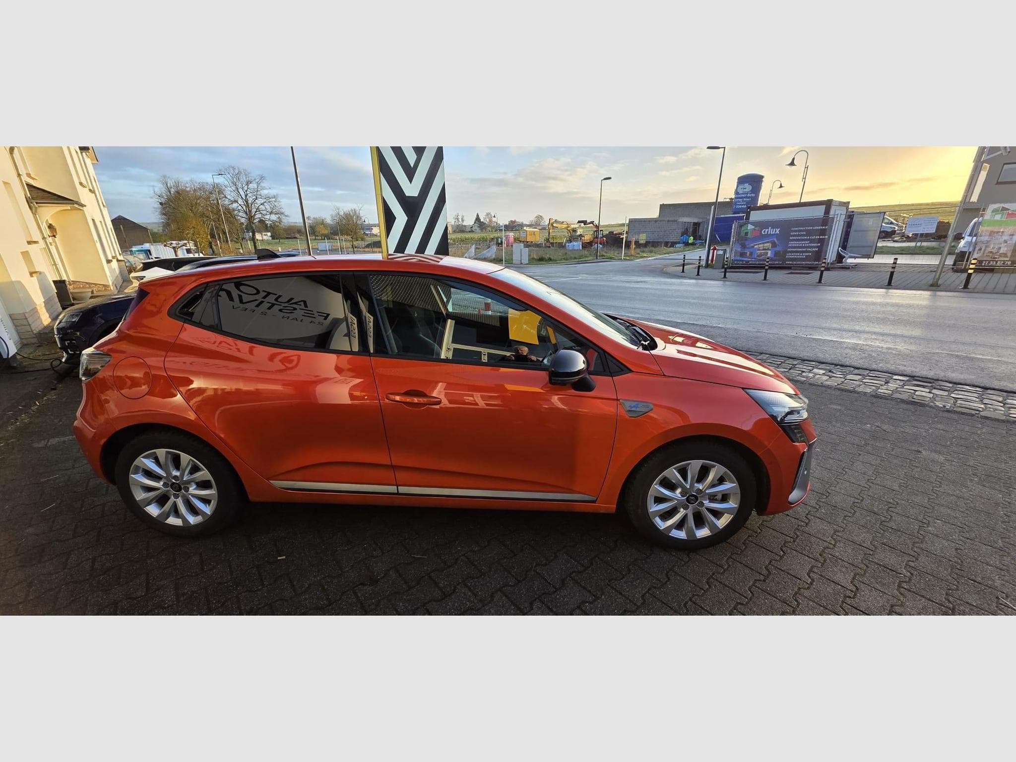 Renault Clio FULL HYBRID 145 ESPRIT ALPINE (2025) - Photo 2