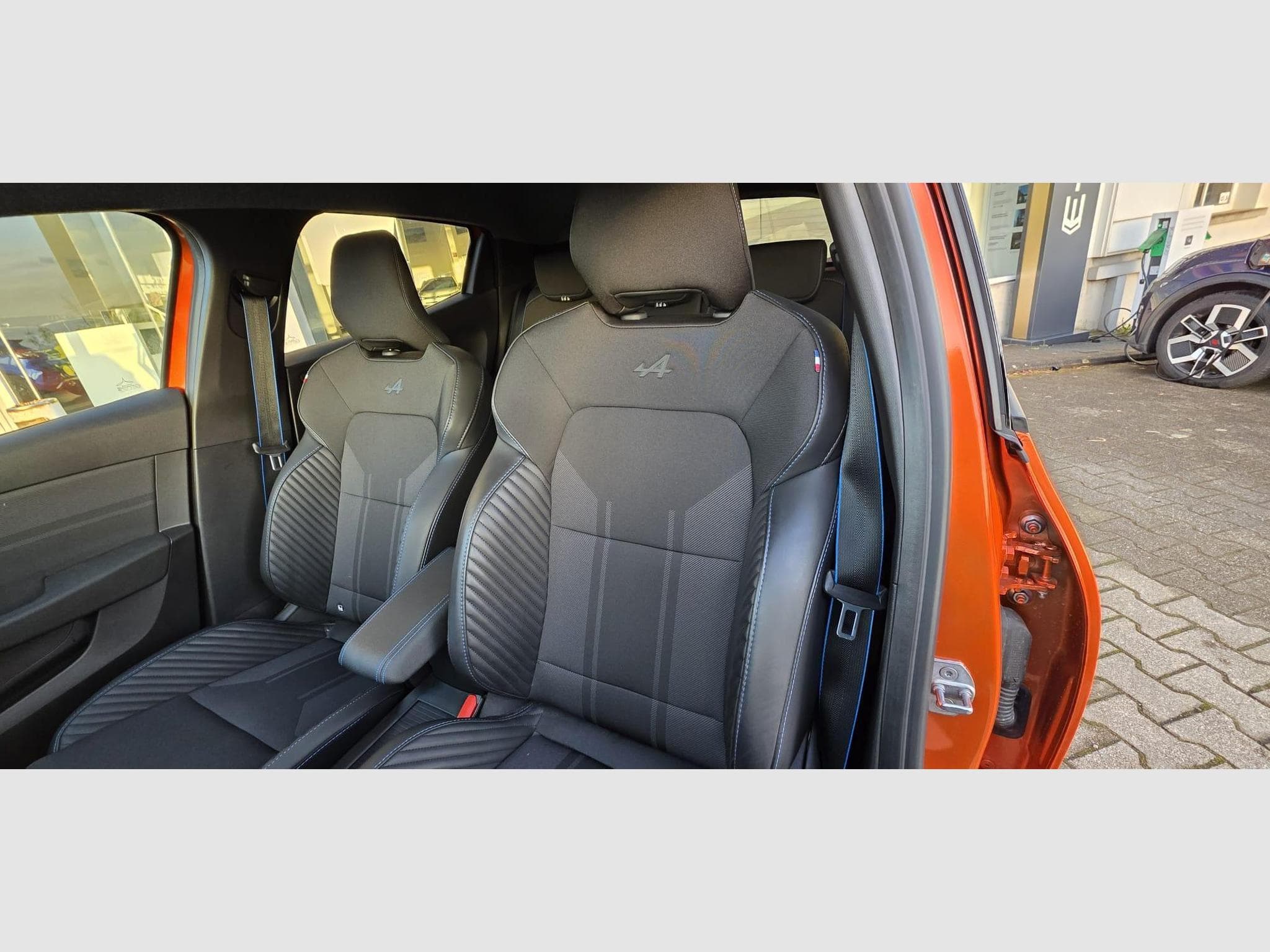 Renault Clio FULL HYBRID 145 ESPRIT ALPINE (2025) - Photo 4