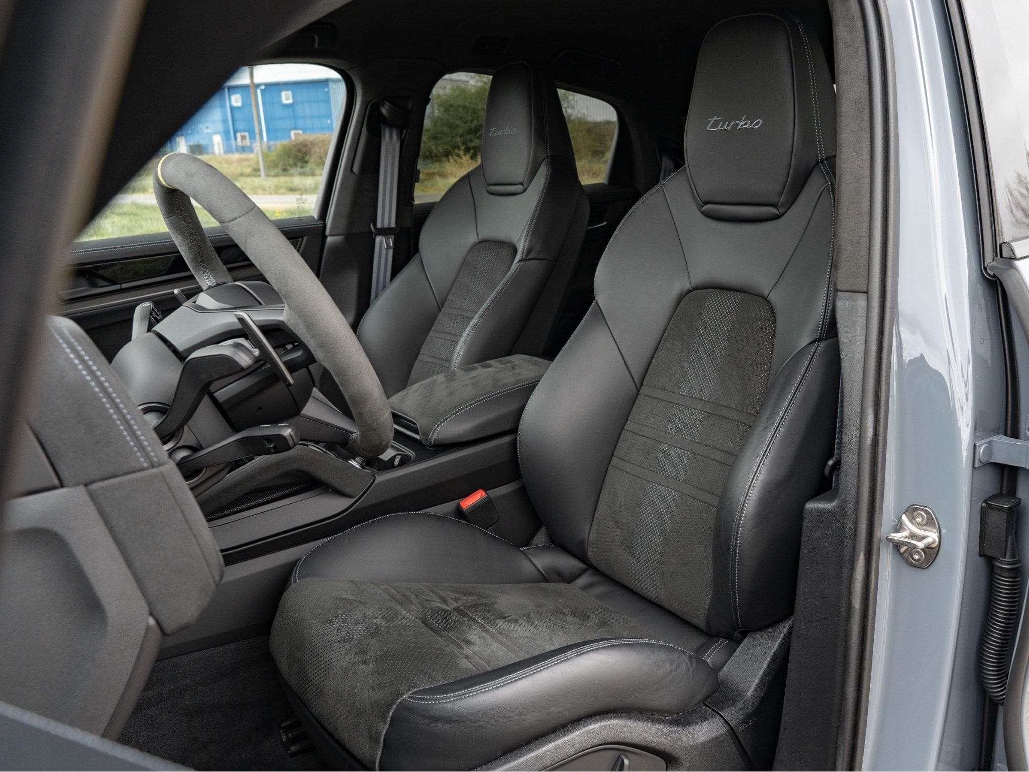 Porsche Cayenne Porsche Cayenne Turbo E-Hybrid Coupé GT (2025) - Photo 10