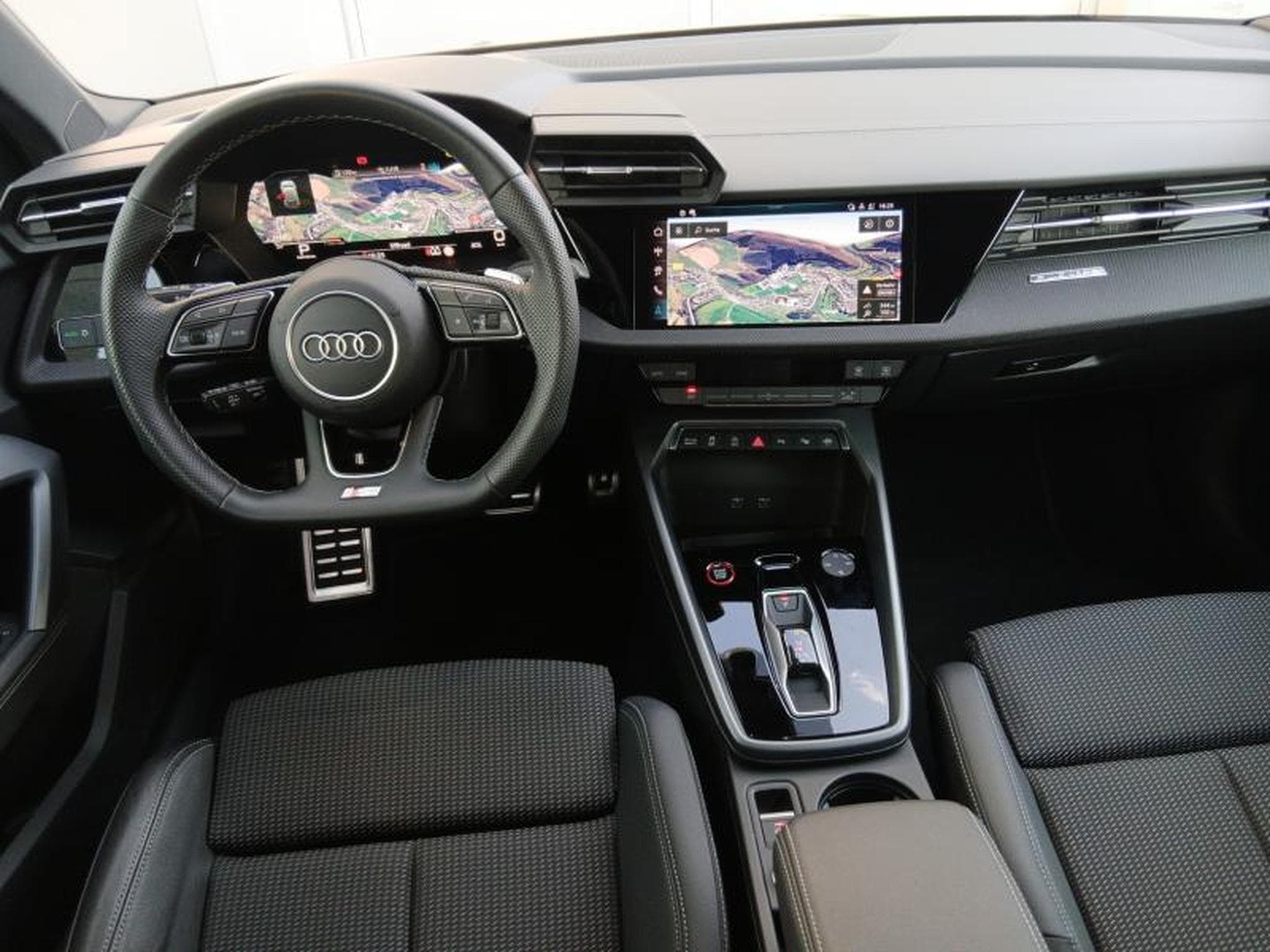 Audi S3 Sportback TFSI quattro s-tronic (2024) - Foto 8