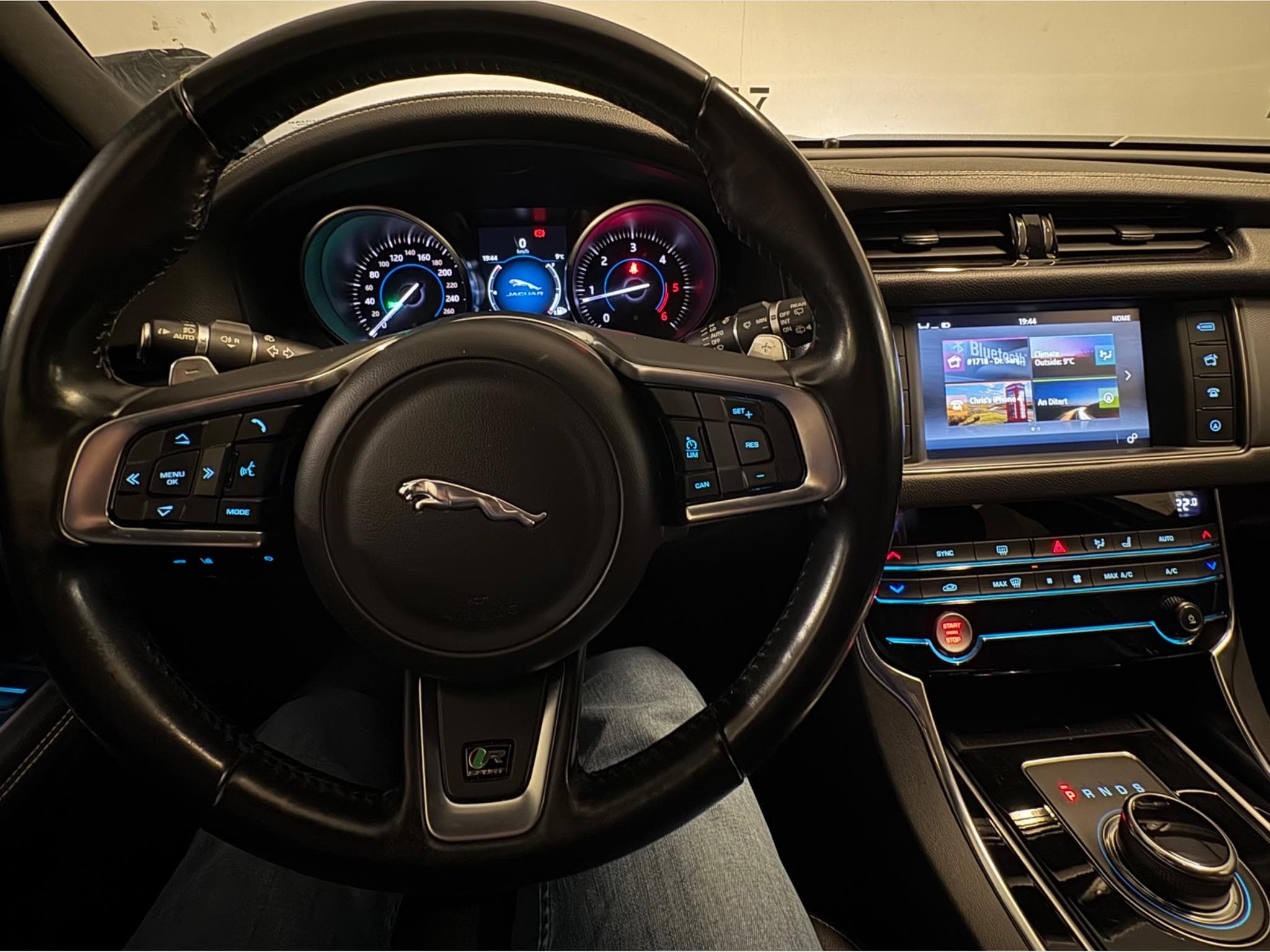 Jaguar XF Jaguar XF Sportbrake R‑Sport (2018) - Photo 11