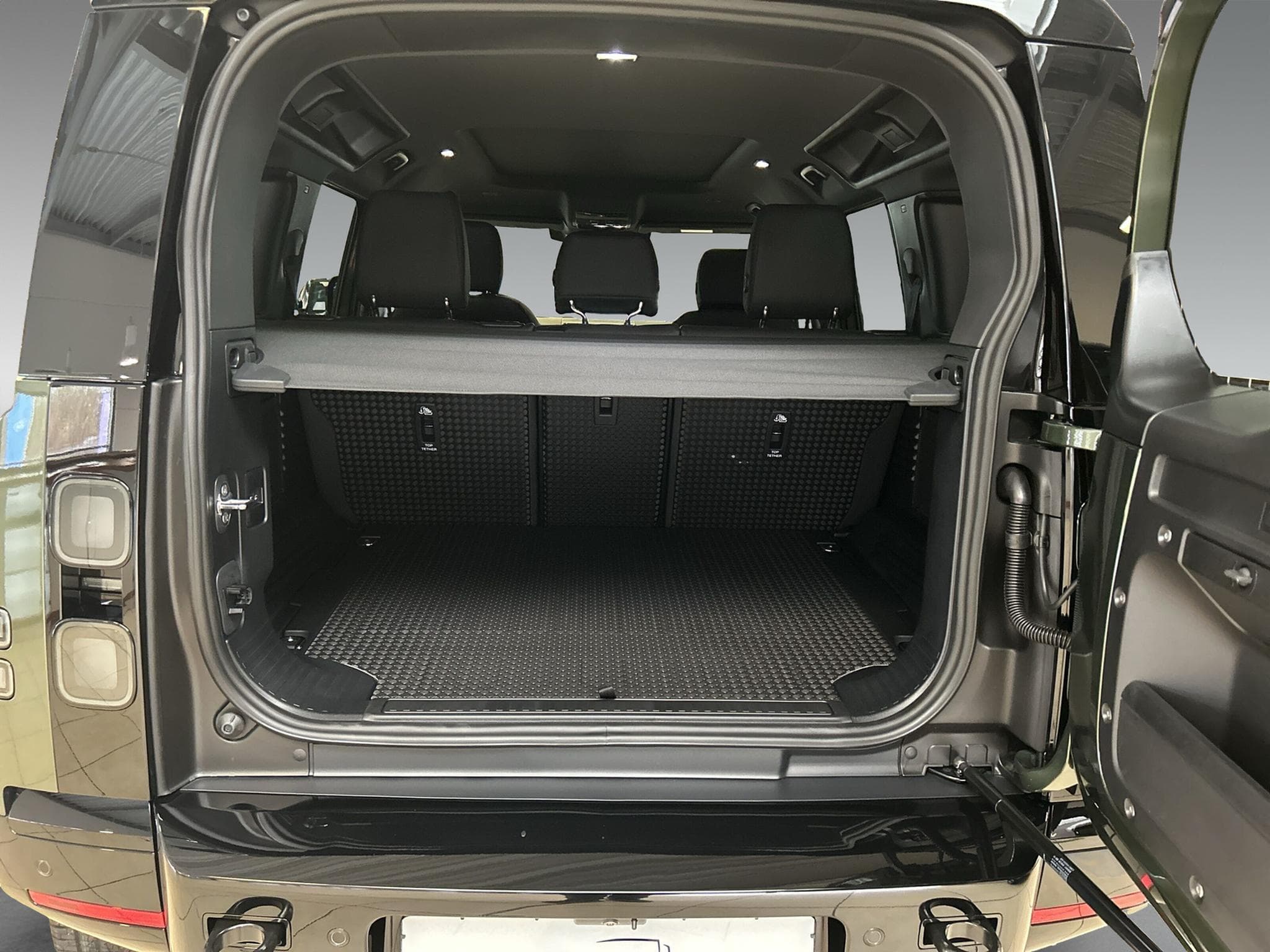 Land-Rover Defender 110 D250 X-Dynamic SE +AHK+WinterPaket (2026) - Foto 11