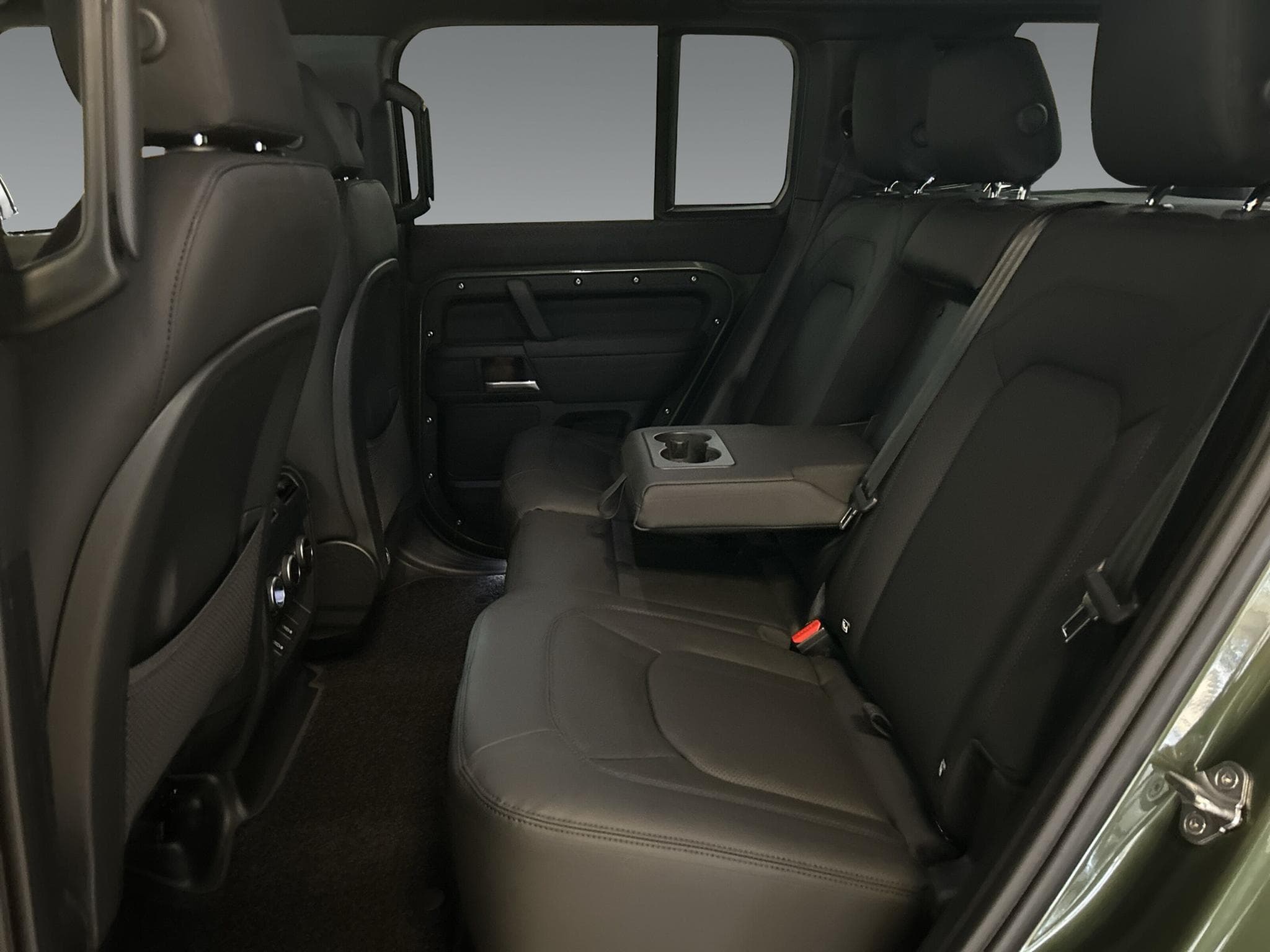 Land-Rover Defender 110 D250 X-Dynamic SE +AHK+WinterPaket (2026) - Foto 8