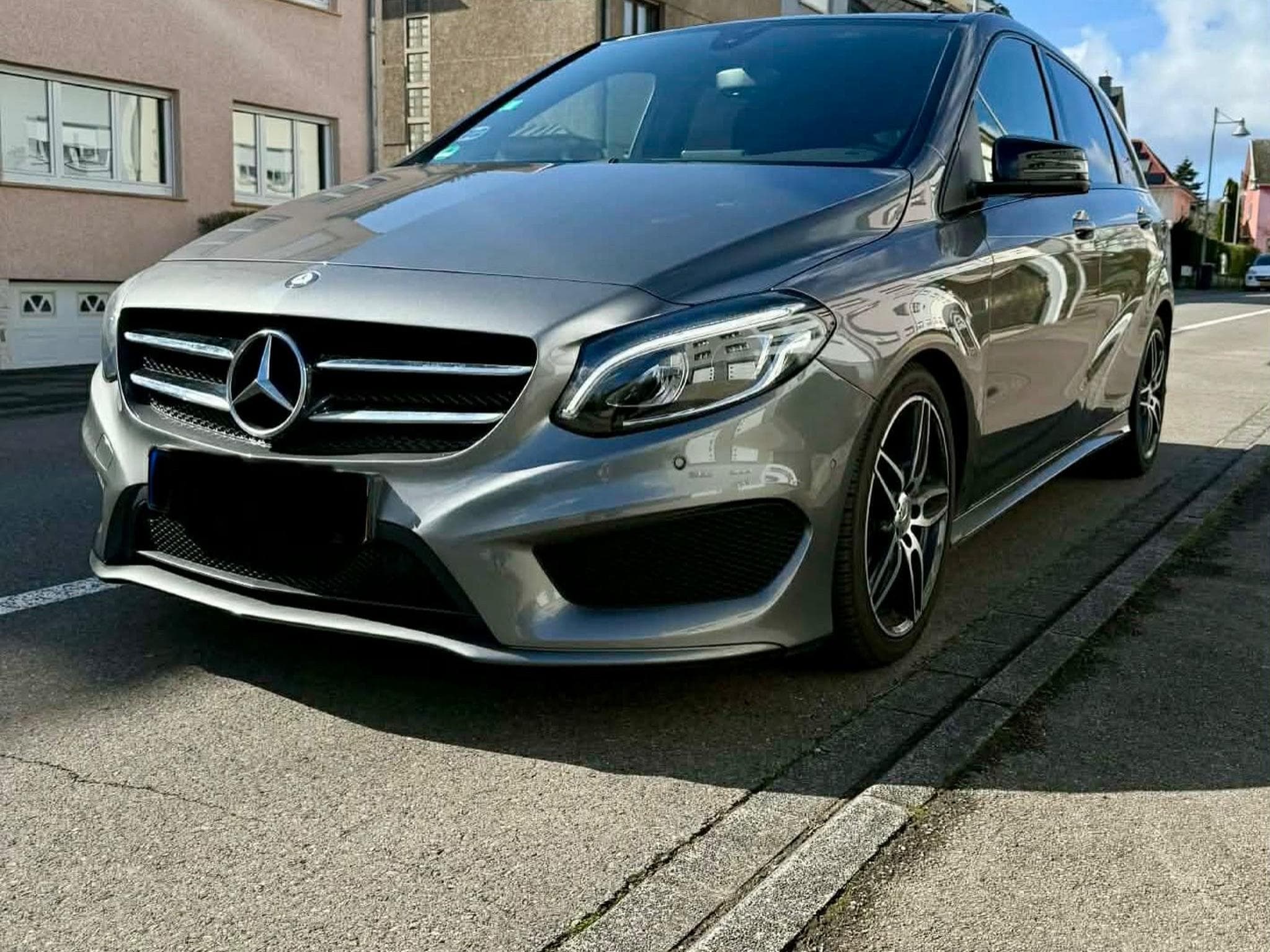 Mercedes B 180 AMG LINE (2016) - Photo 2