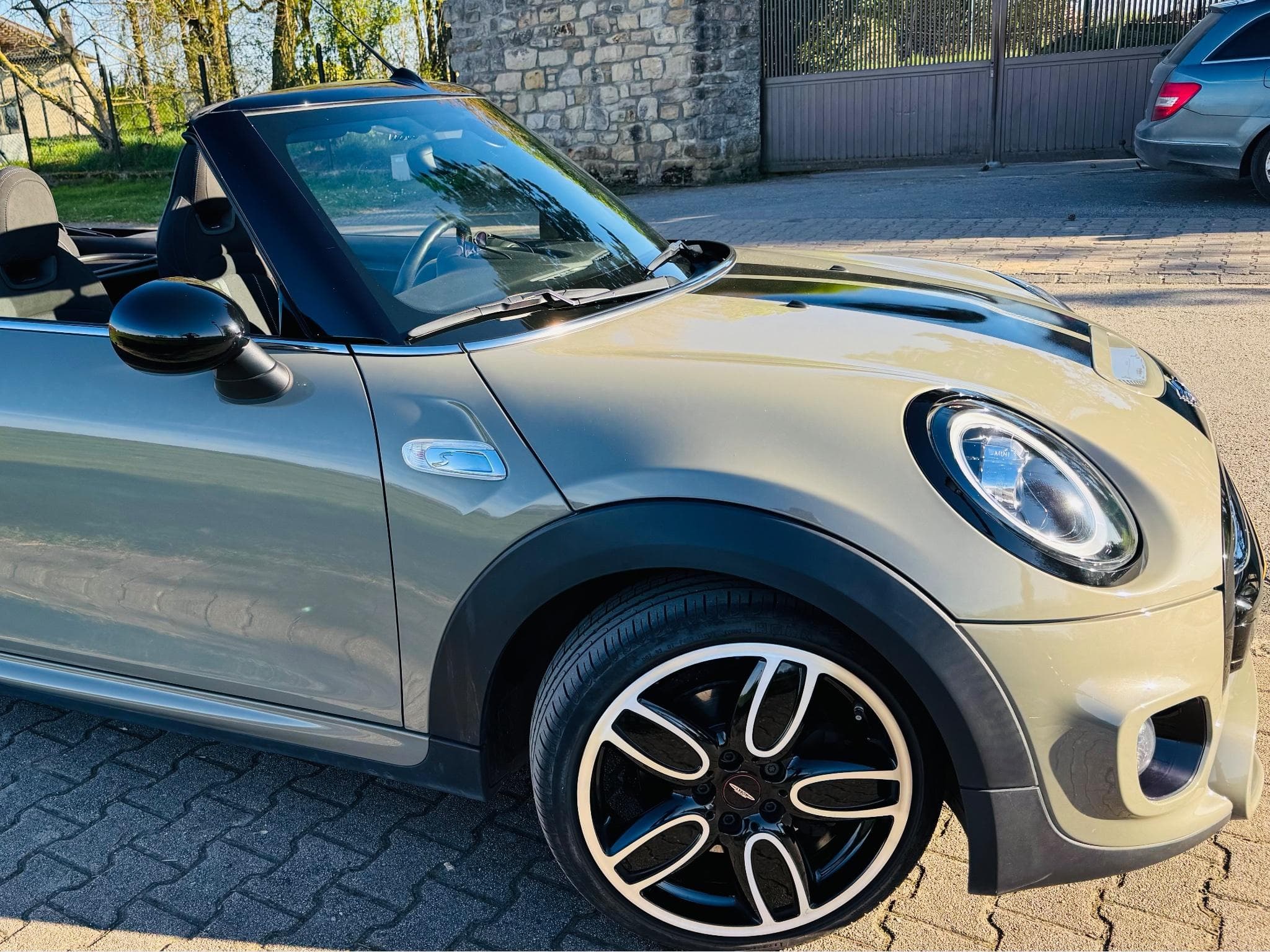 Mini Cabrio Cooper S - Works Package (2018) - Photo 3