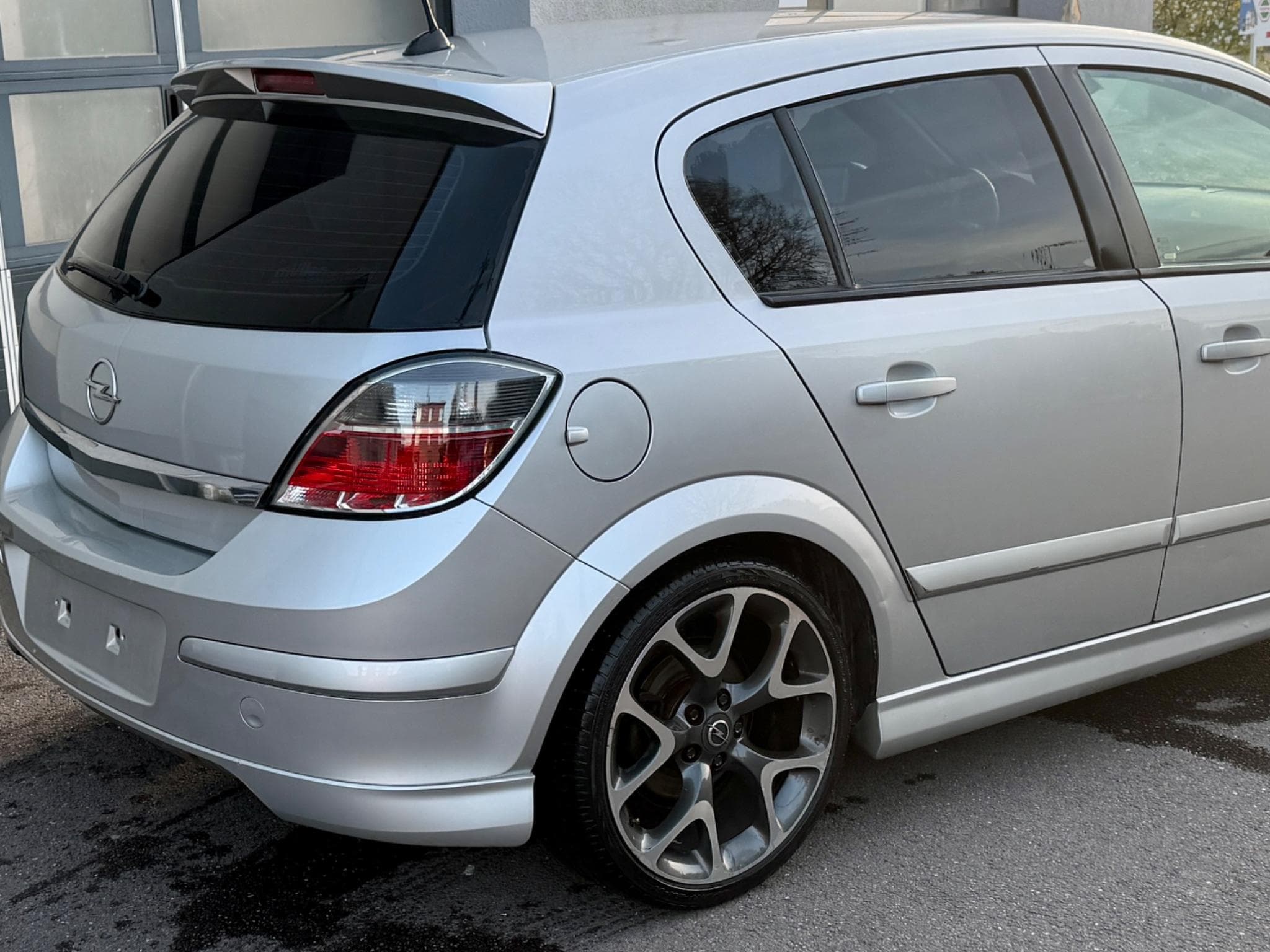 Opel Astra OPC-Line (2009) - Photo 2