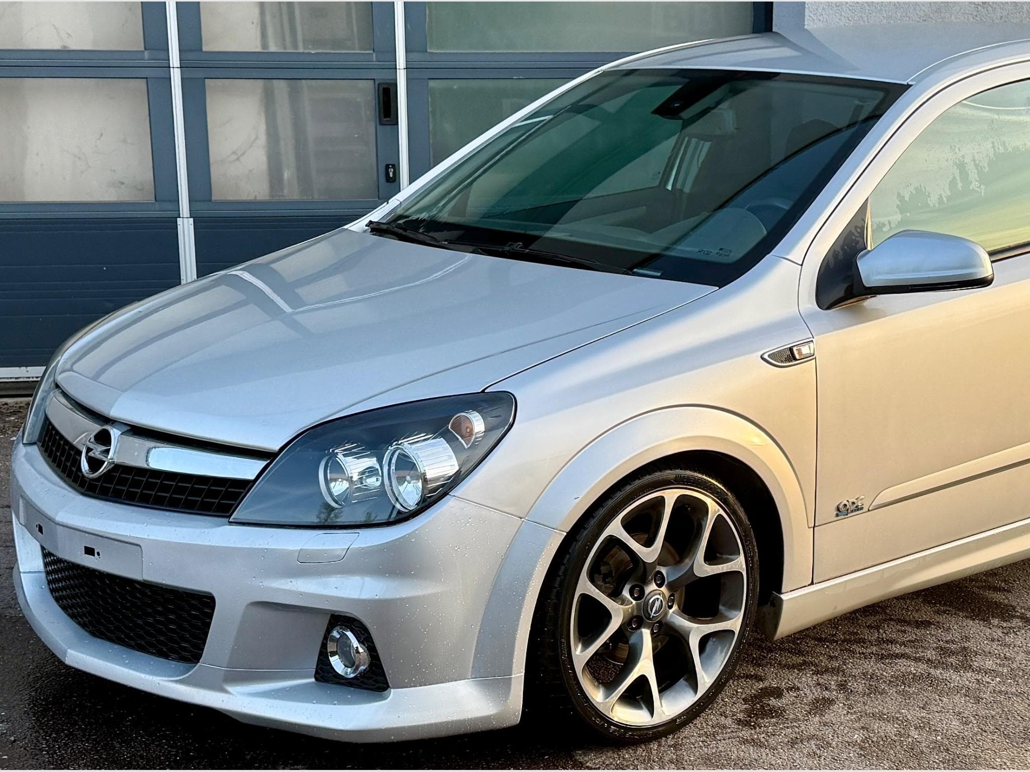 Opel Astra OPC-Line (2009) - Photo 3