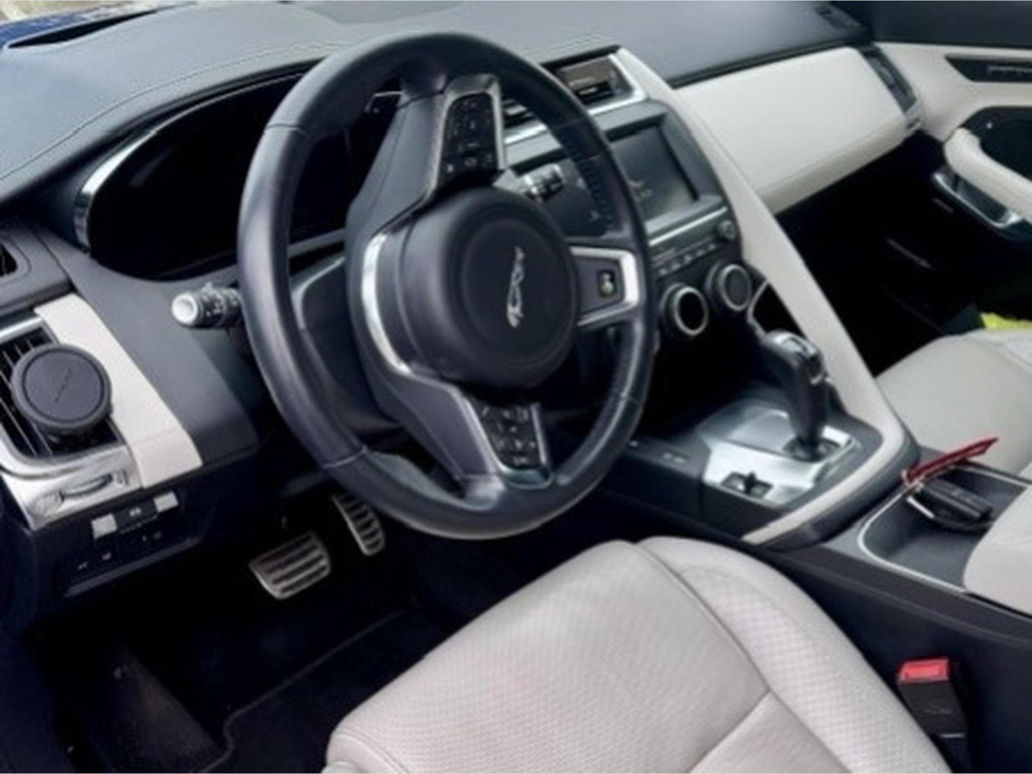 Jaguar E-Pace P300 R-Dynamic HSE (2018) - Photo 2