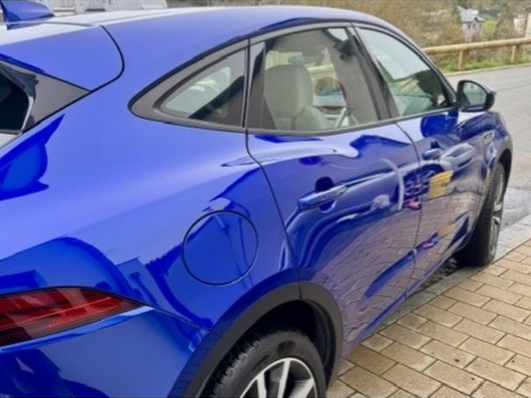 Jaguar E-Pace P300 R-Dynamic HSE (2018) - Photo 3