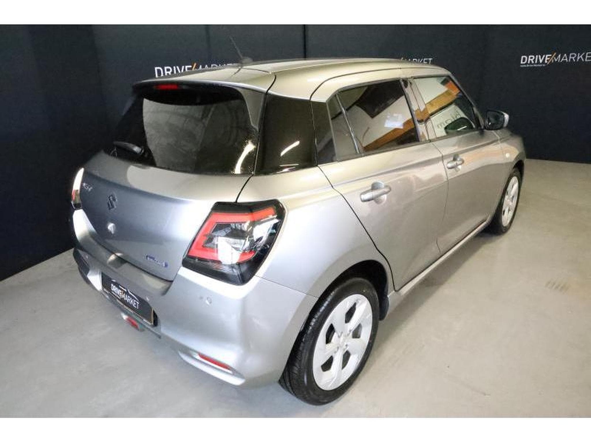 Suzuki Swift GL+ (2026) - Photo 14