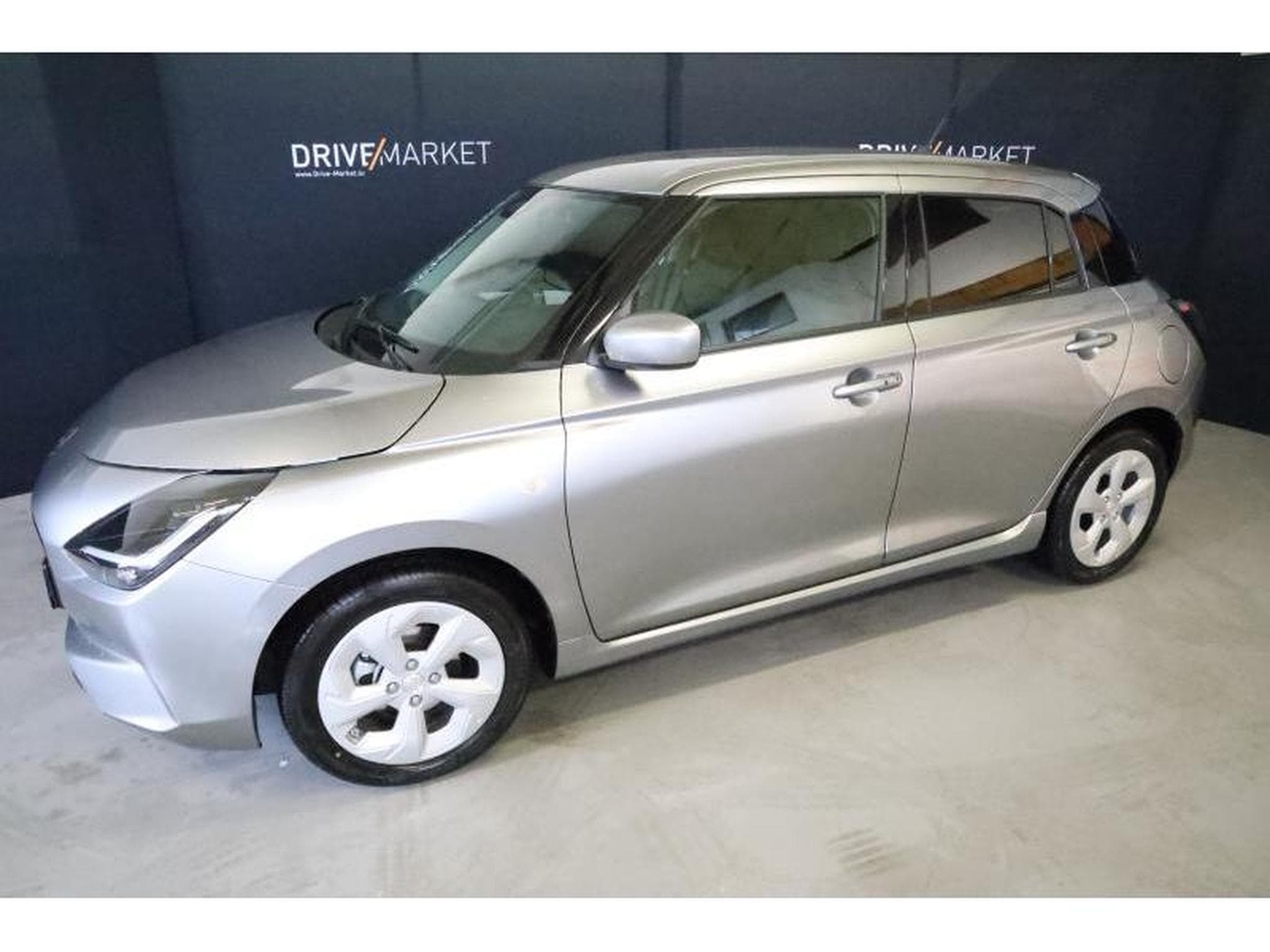 Suzuki Swift GL+ (2026) - Photo 2