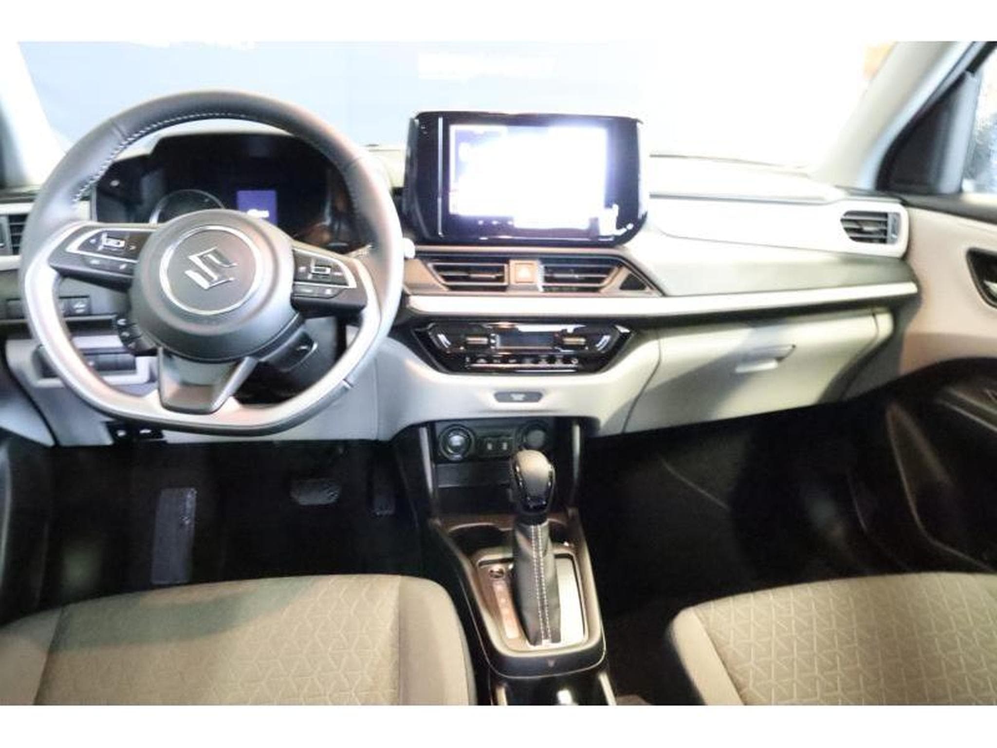 Suzuki Swift GL+ (2026) - Photo 1