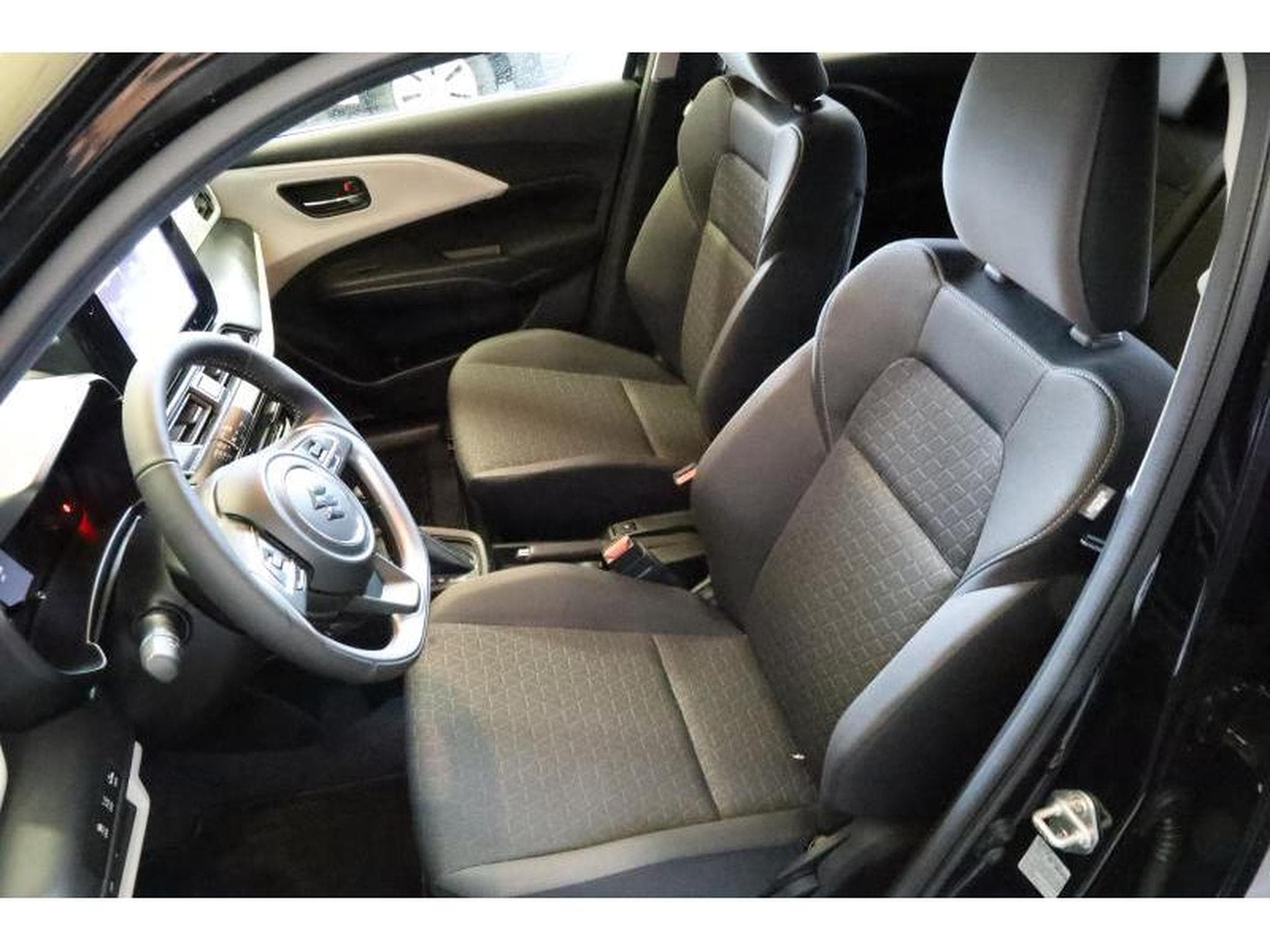 Suzuki Swift GL+ (2026) - Photo 11