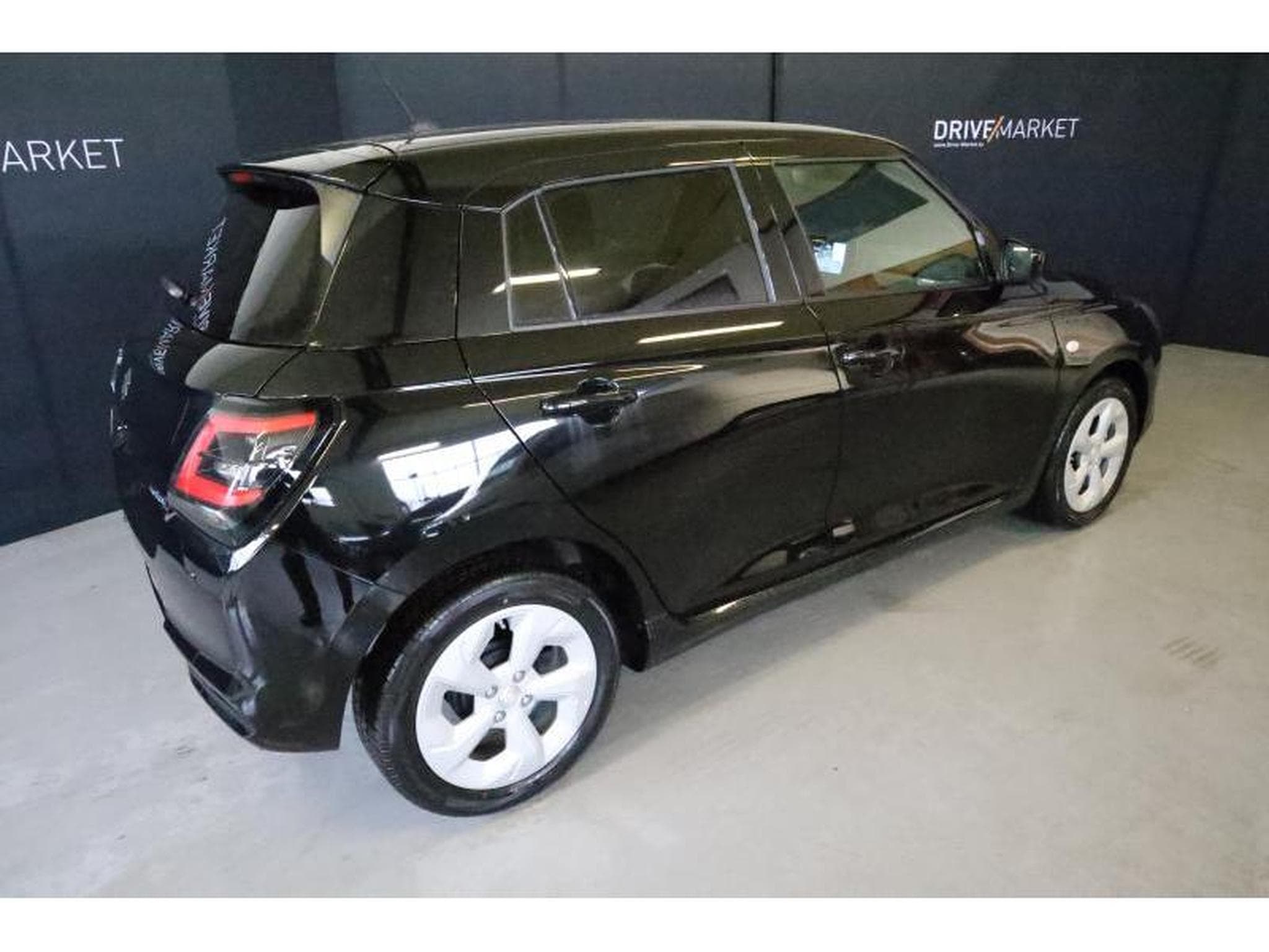Suzuki Swift GL+ (2026) - Photo 19