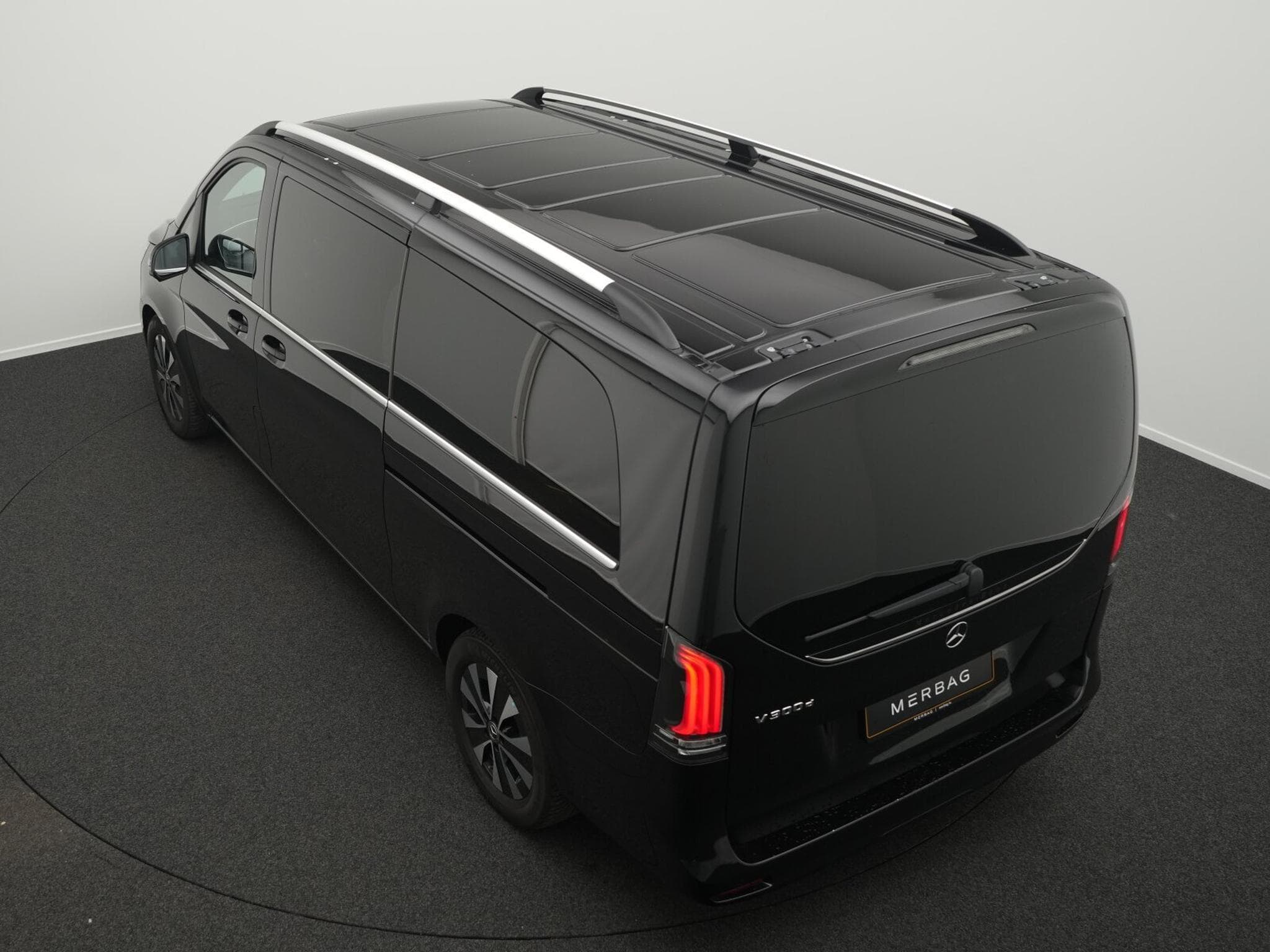 Mercedes V d RWD Avantgarde extralang (2024) - Photo 11