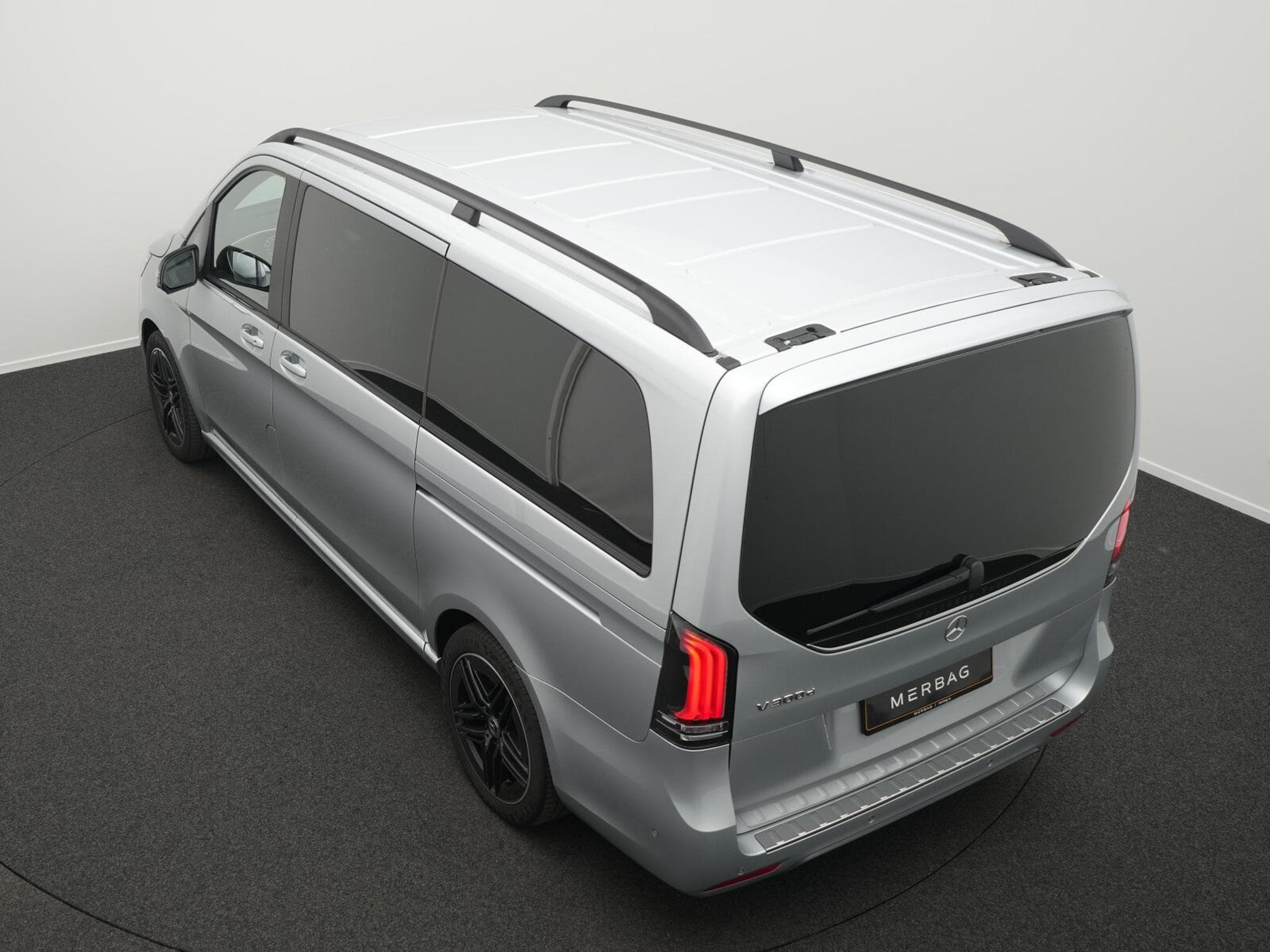 Mercedes V d RWD Avantgarde lang (2024) - Photo 11