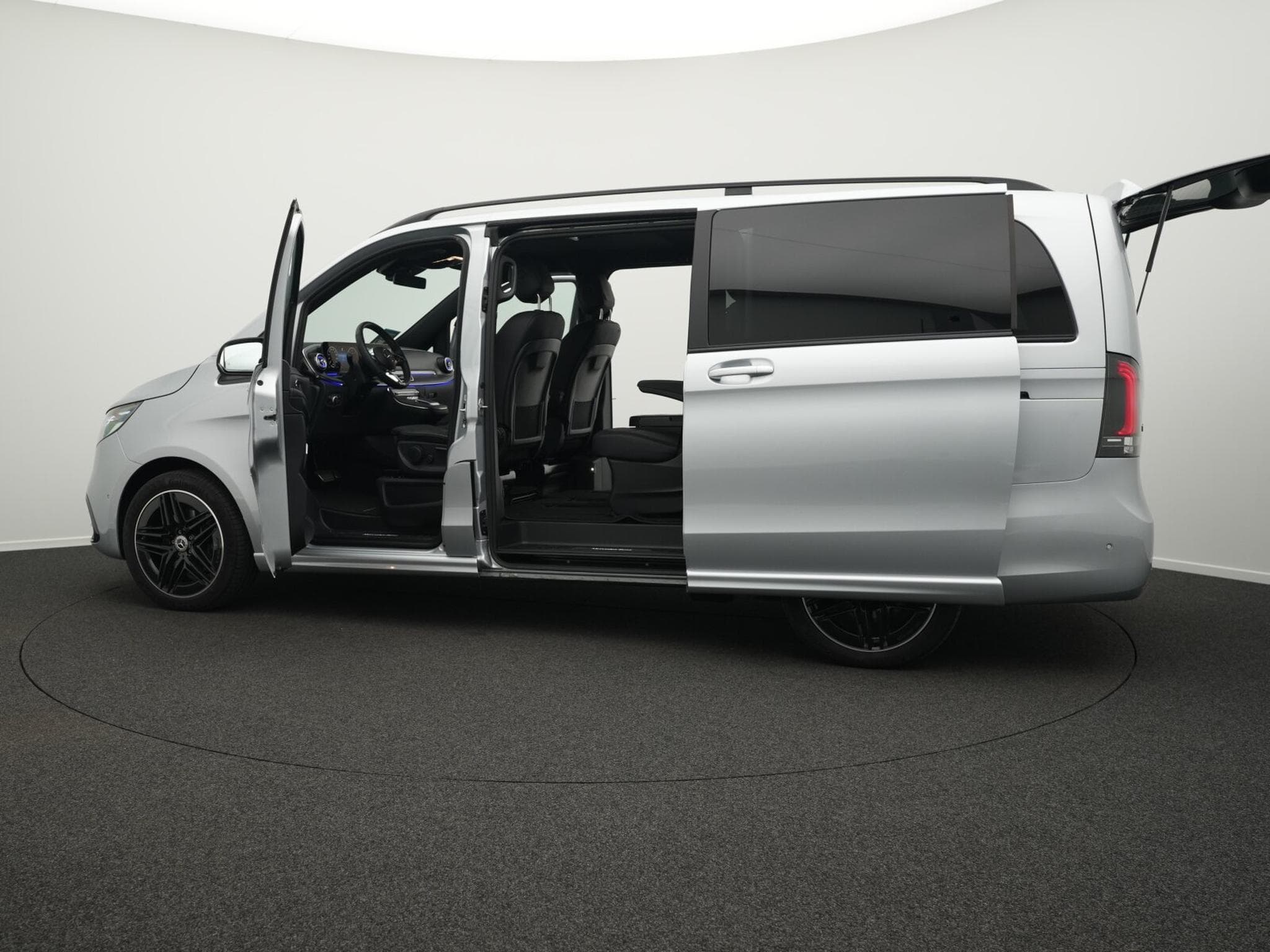 Mercedes V d RWD Avantgarde lang (2024) - Photo 14