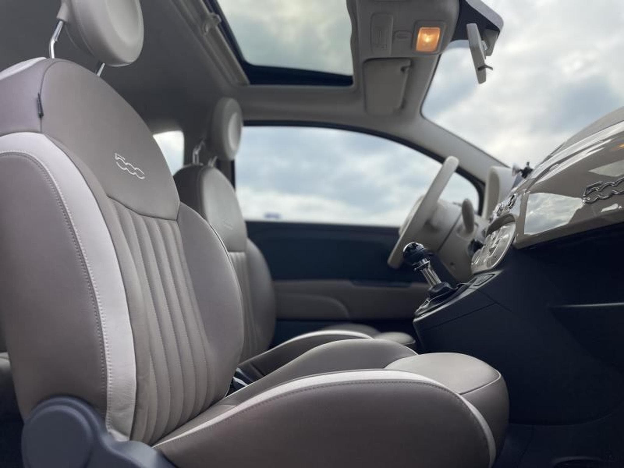 Fiat 500 1.2 LOUNGE Toit Ouvrant (2015) - Photo 4