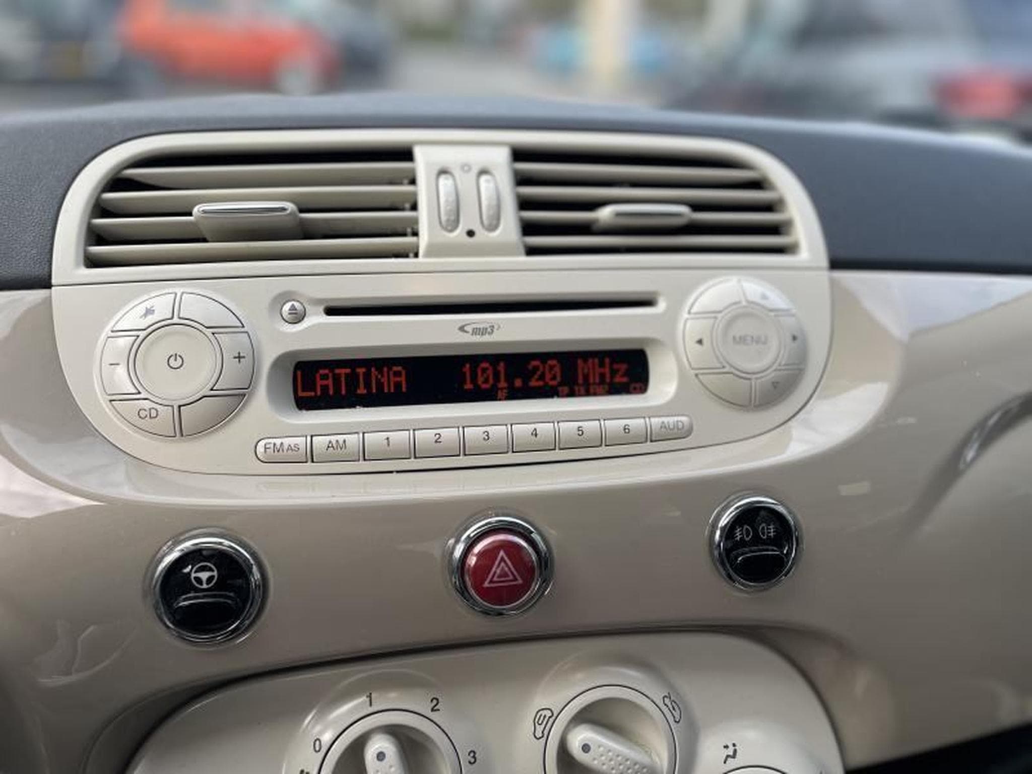 Fiat 500 1.2 LOUNGE Toit Ouvrant (2015) - Photo 10